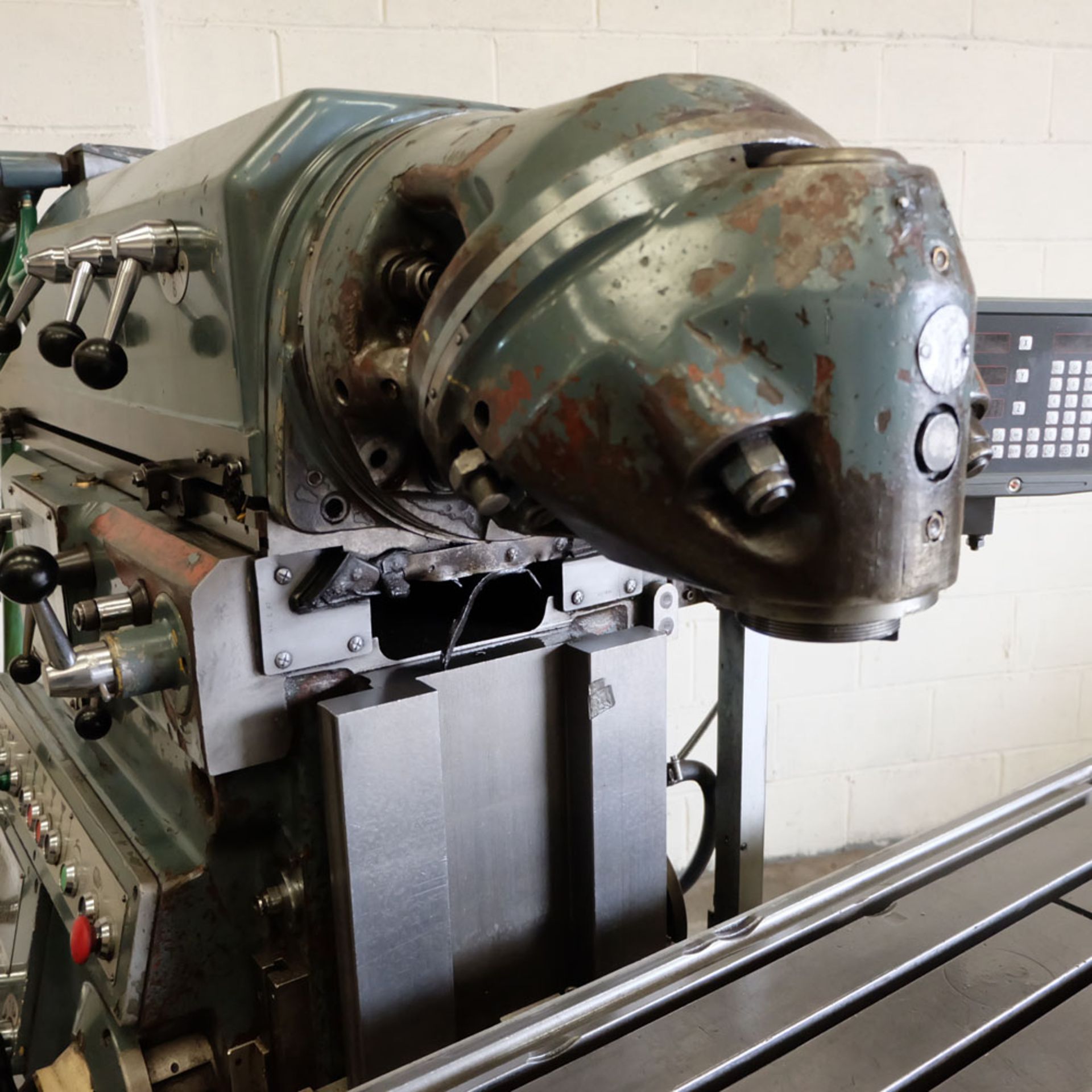 Huron NU4 Toolroom Universal Milling Machine. Table Size: 1435mm x 460mm. Taper: 50 ISO. 2 Axis DRO. - Image 5 of 6