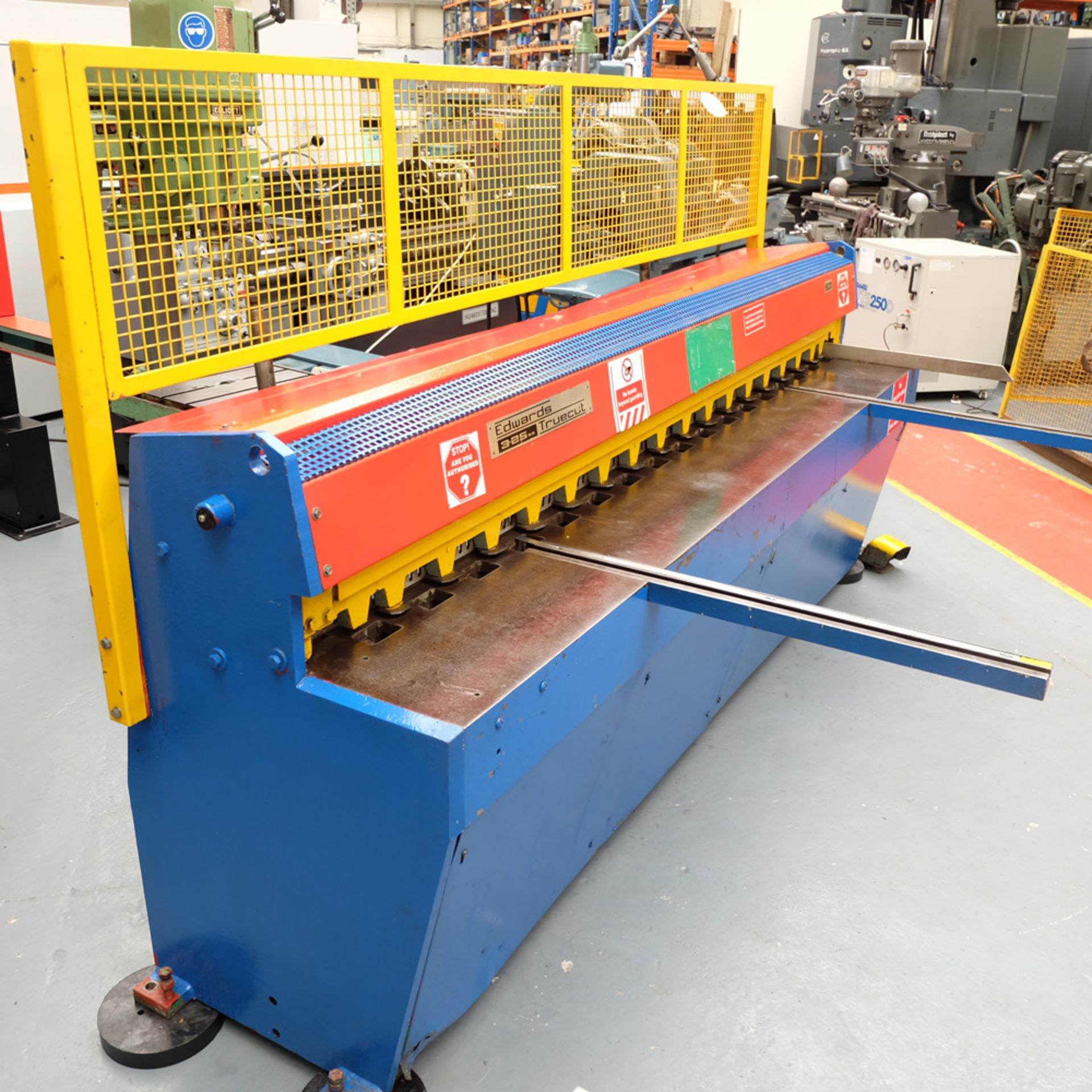 Edwards Truecut Powered Guillotine. Capacity: 3.25mm. Blade Length: 2500mm. - Image 3 of 10