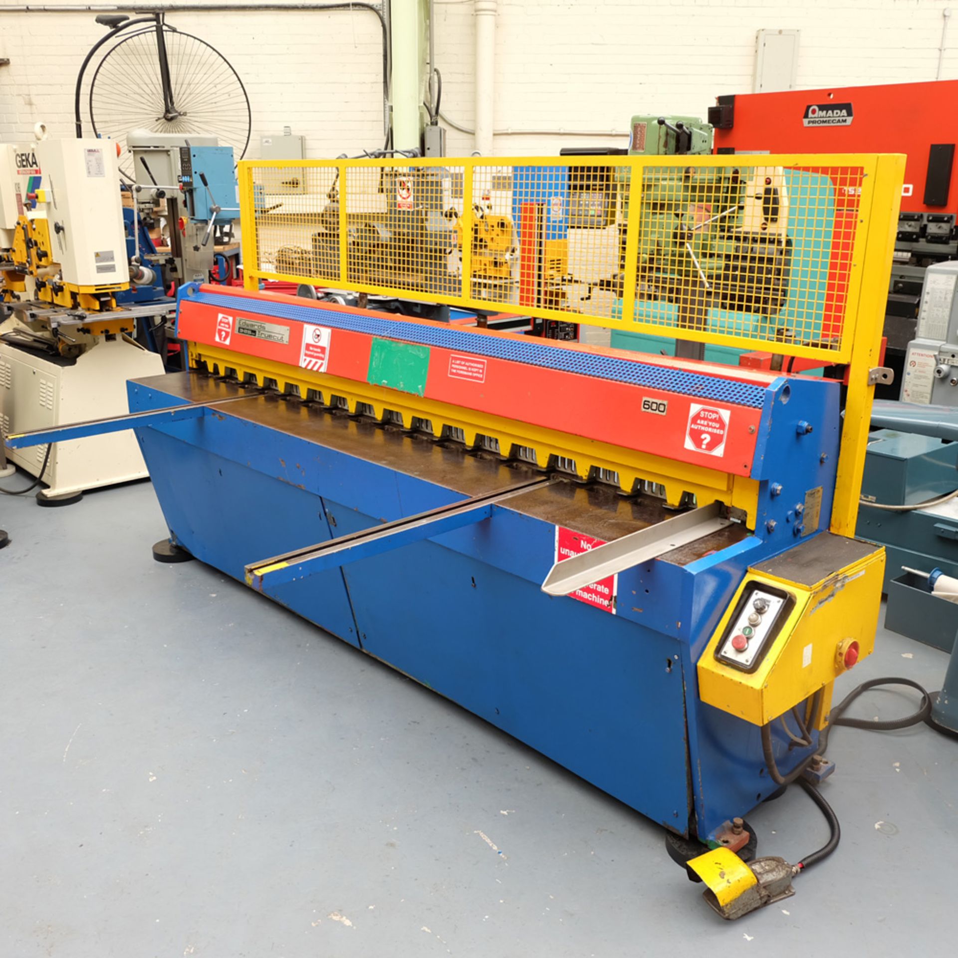 Edwards Truecut Powered Guillotine. Capacity: 3.25mm. Blade Length: 2500mm. - Image 2 of 10