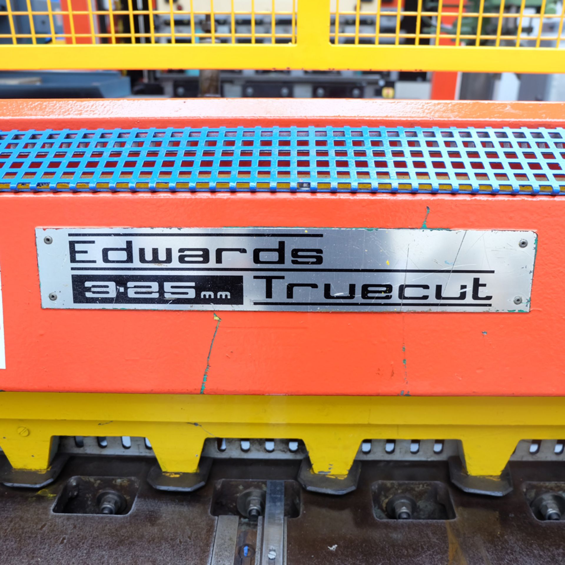 Edwards Truecut Powered Guillotine. Capacity: 3.25mm. Blade Length: 2500mm. - Image 4 of 10