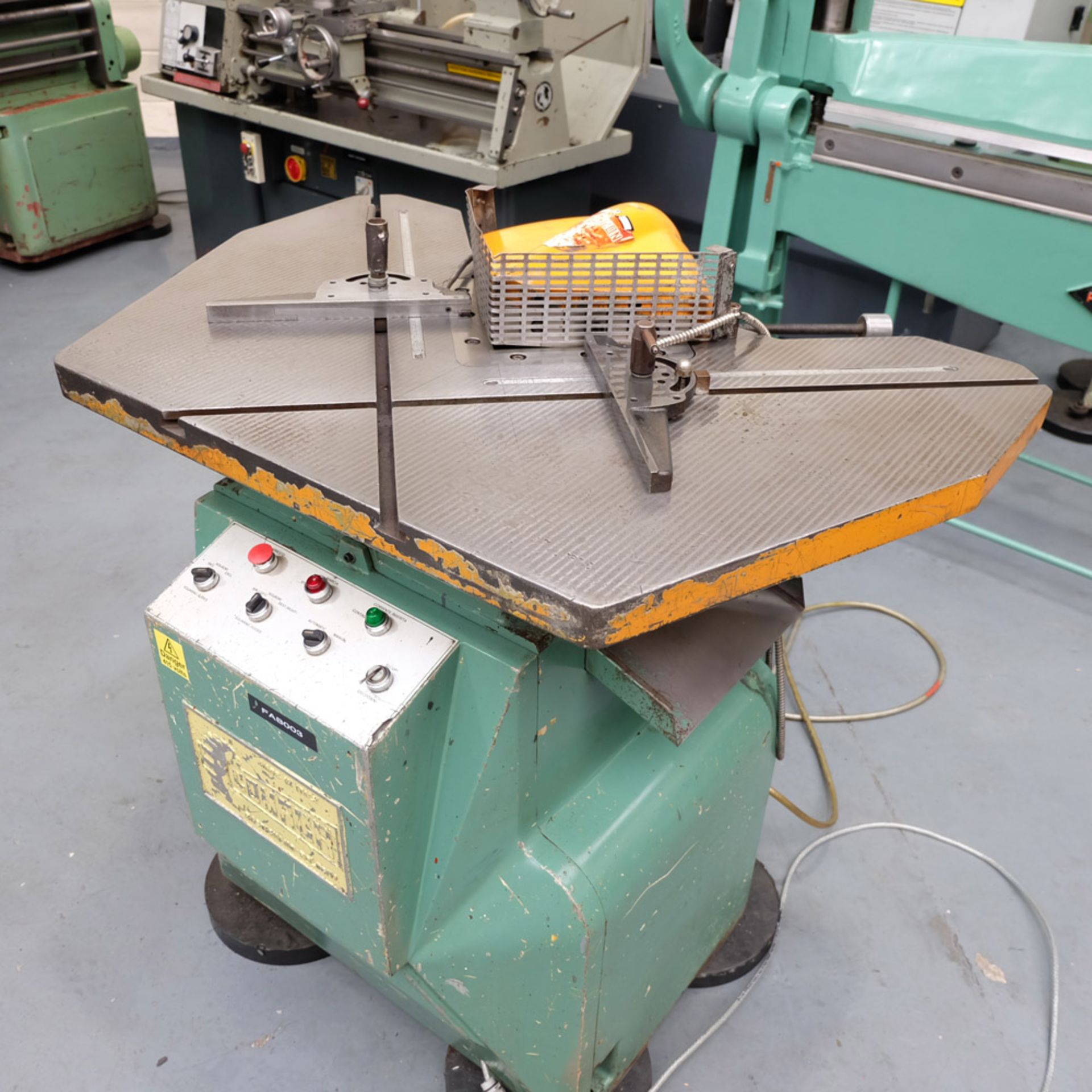 Comaca Sheet Metal Corner Notcher. Capacity 220mm x 4mm. - Image 2 of 7