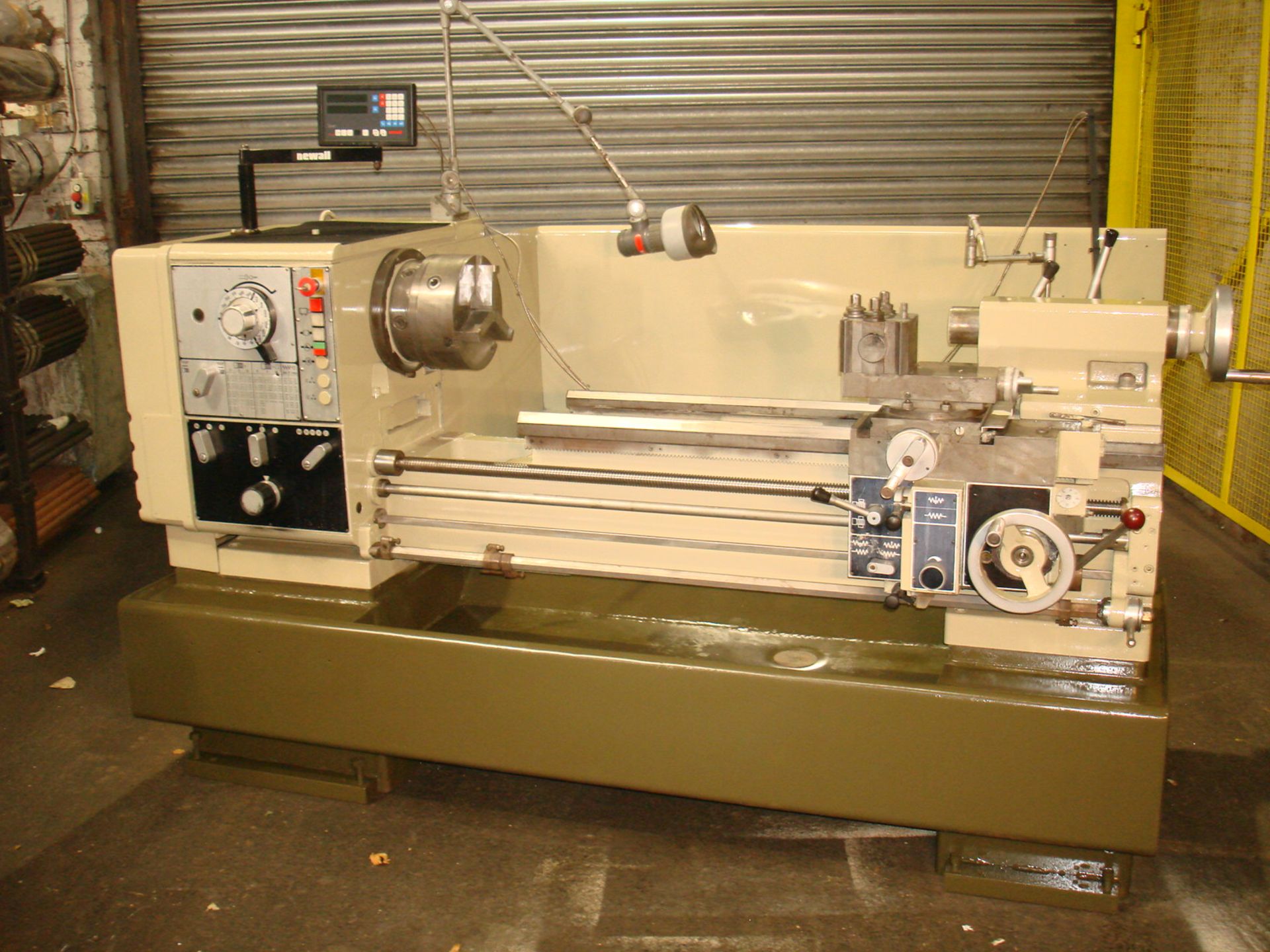 Harrison Model 400 Gap Bed Lathe. Swing 430 mm x 1000mm.