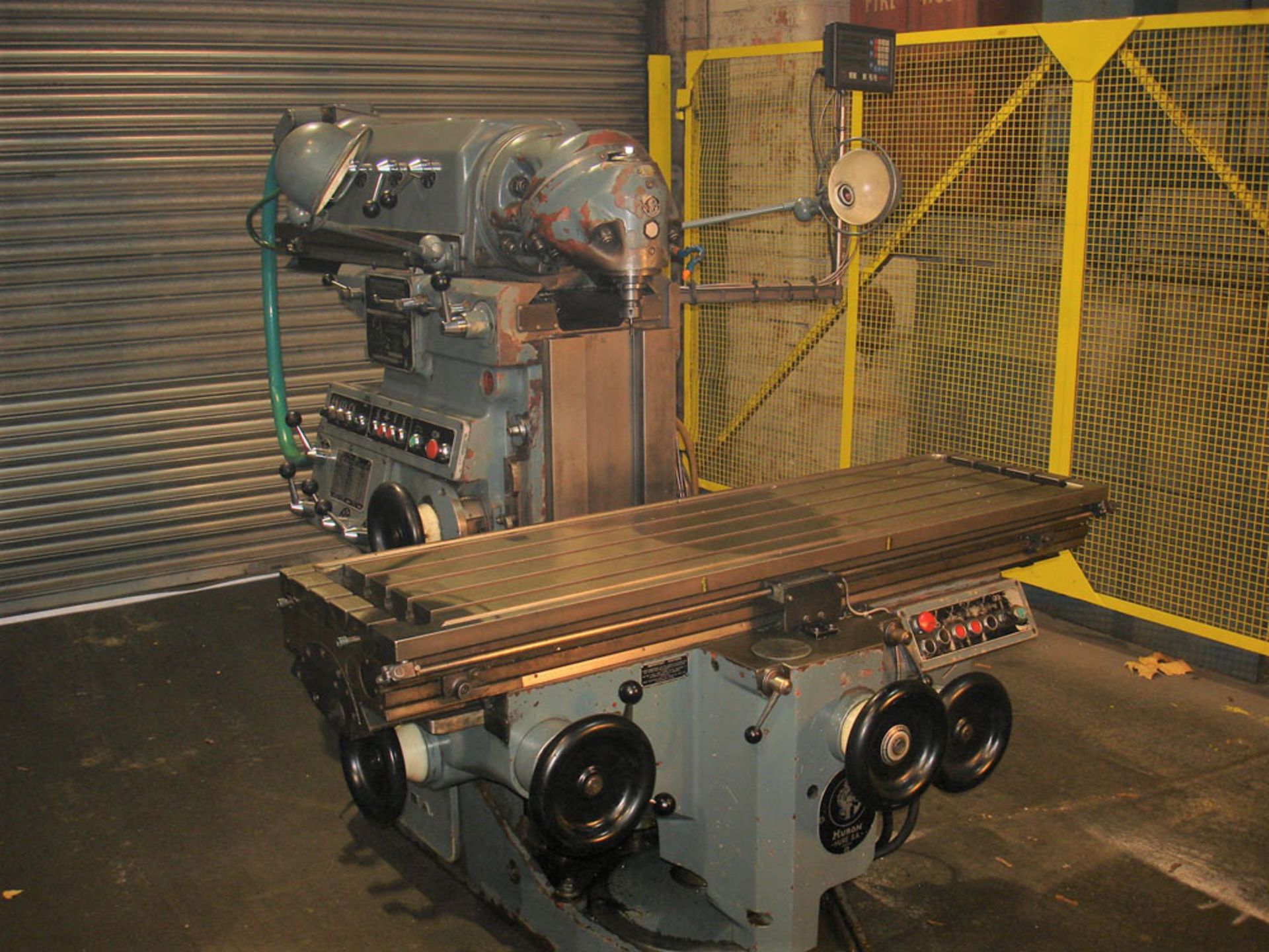 Huron NU5 Universal Milling Machine. Universal Head. Table 1600 x 460 mm.