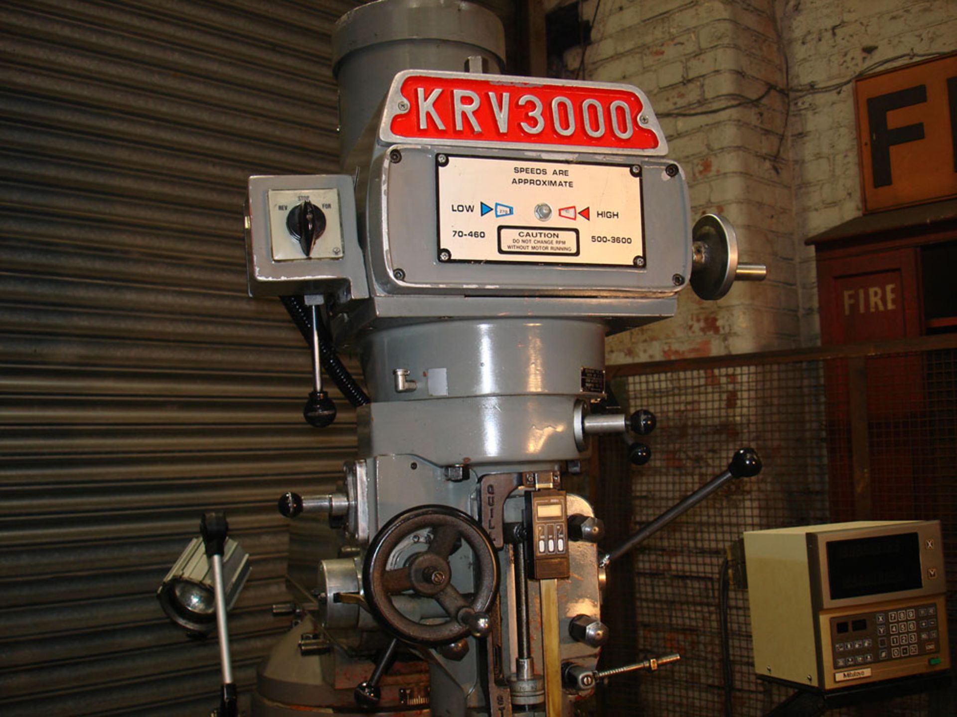KRV 3000 SLV Turret Milling Machine. Table Size 1473 x 305mm. - Image 3 of 7