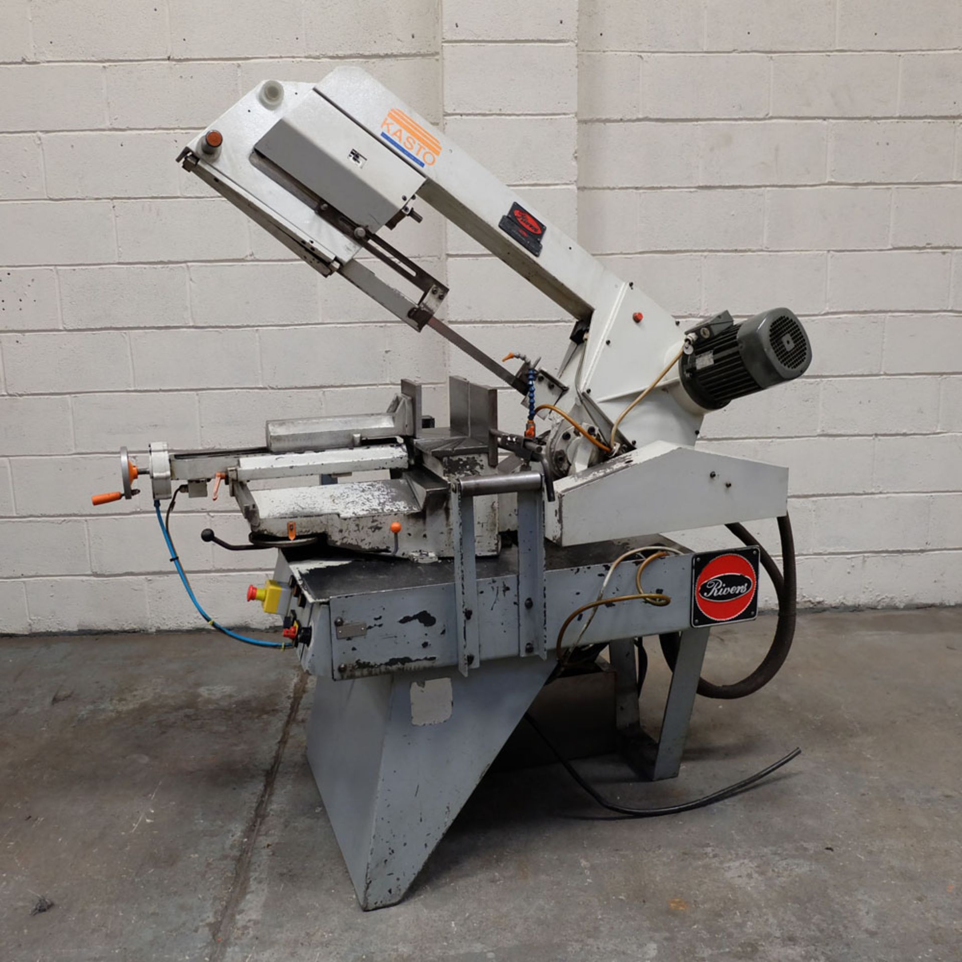 Kasto Funktional 'V'. Semi - Automatic Bandsaw. Cutting Capacity 260mm Diameter.