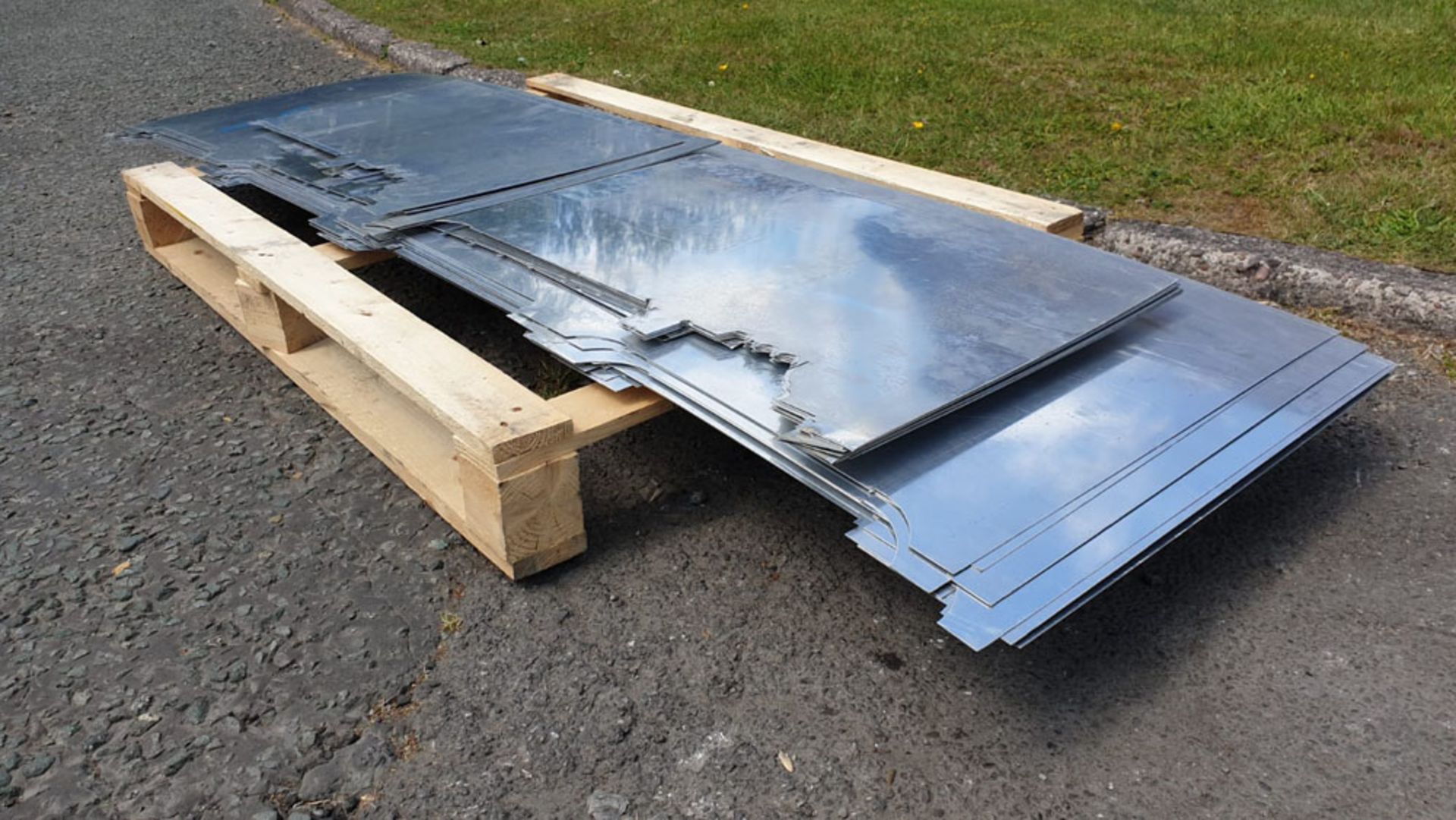 Quantity of Aluminium Sheet. Various Sizes and Thicknesses. - Image 2 of 7