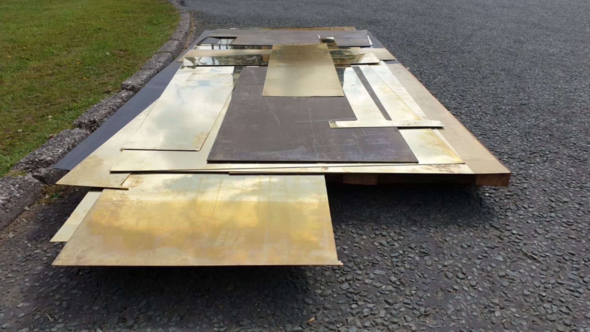 Quantity of Brass Sheet. Various Sizes and Thicknesses. Total weight 210KG Including Pallet. - Image 4 of 5