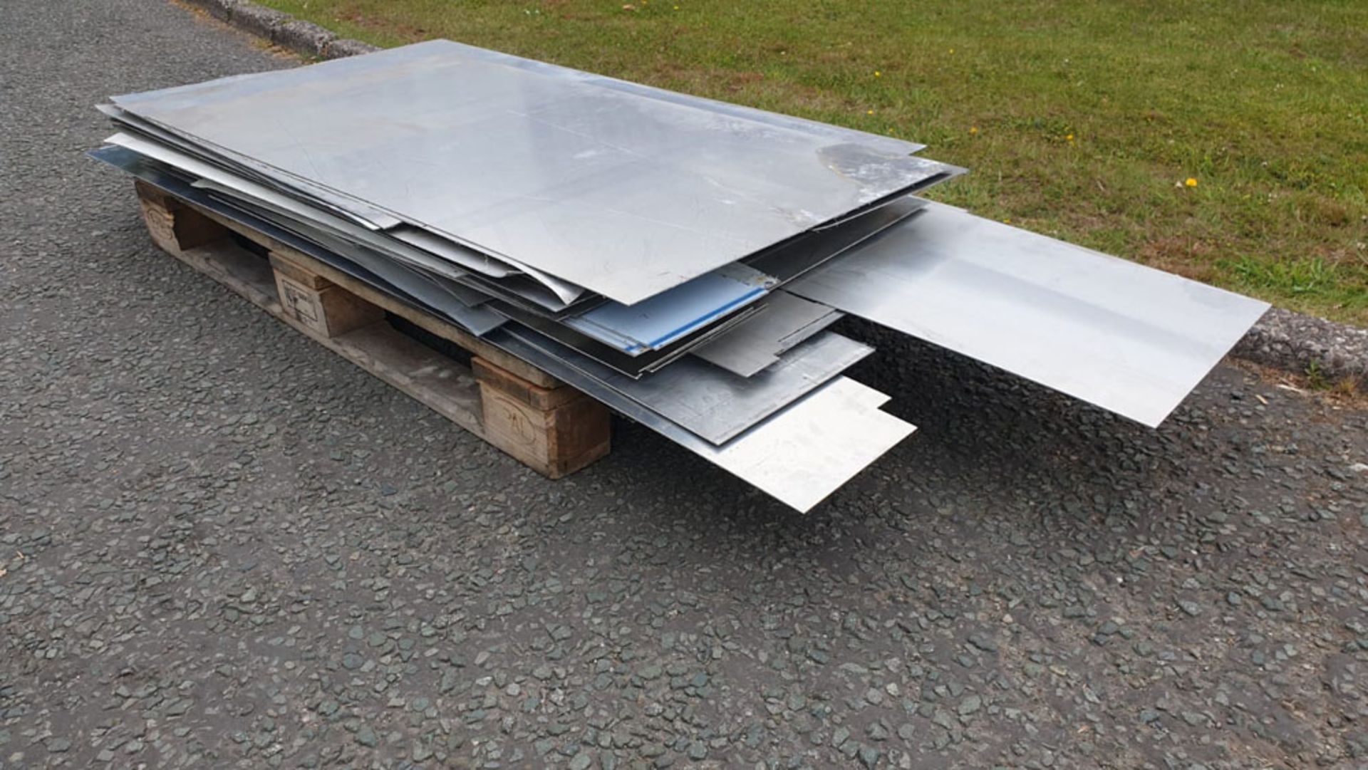 Quantity of Aluminium Sheet. Various Sizes and Thicknesses. - Image 6 of 8