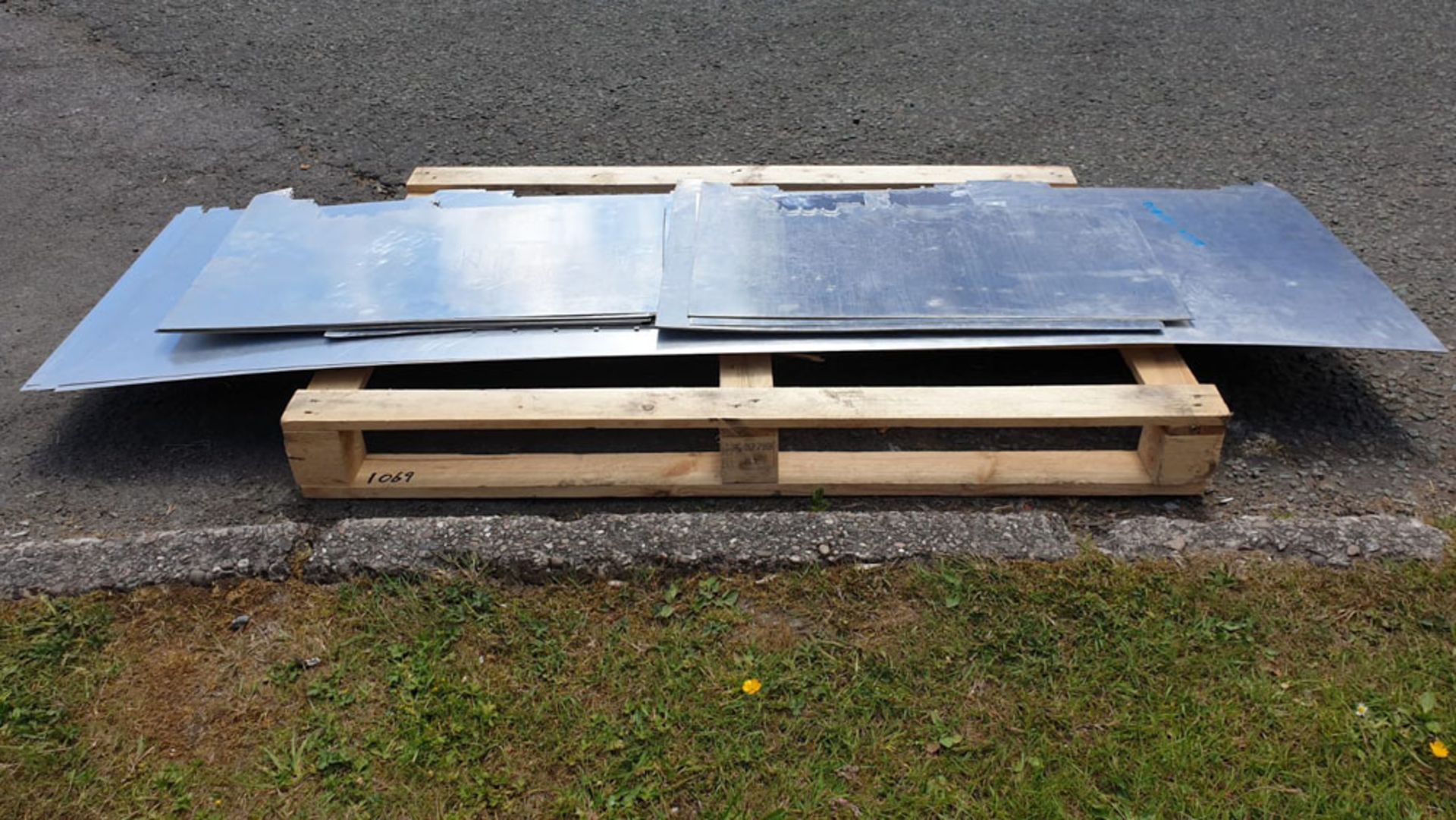 Quantity of Aluminium Sheet. Various Sizes and Thicknesses. - Image 6 of 7