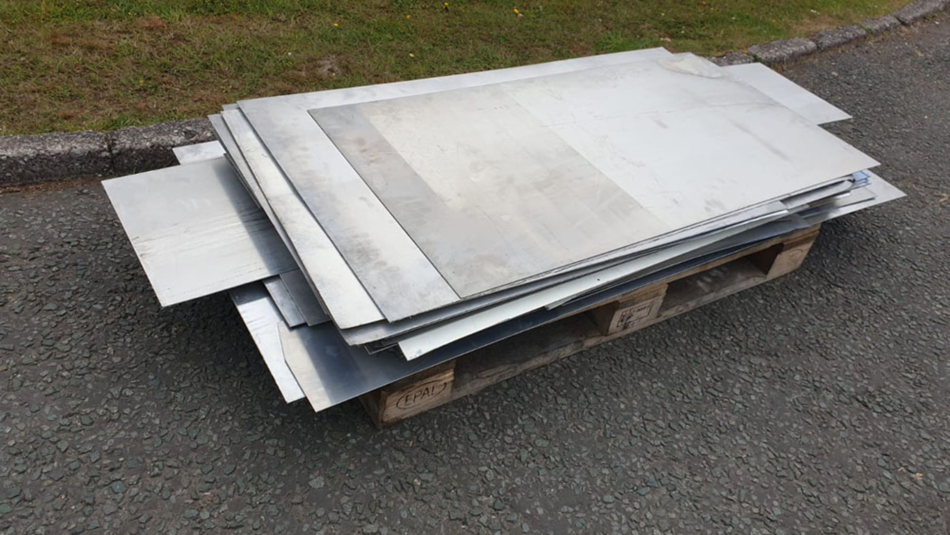 Quantity of Aluminium Sheet. Various Sizes and Thicknesses. - Image 3 of 8