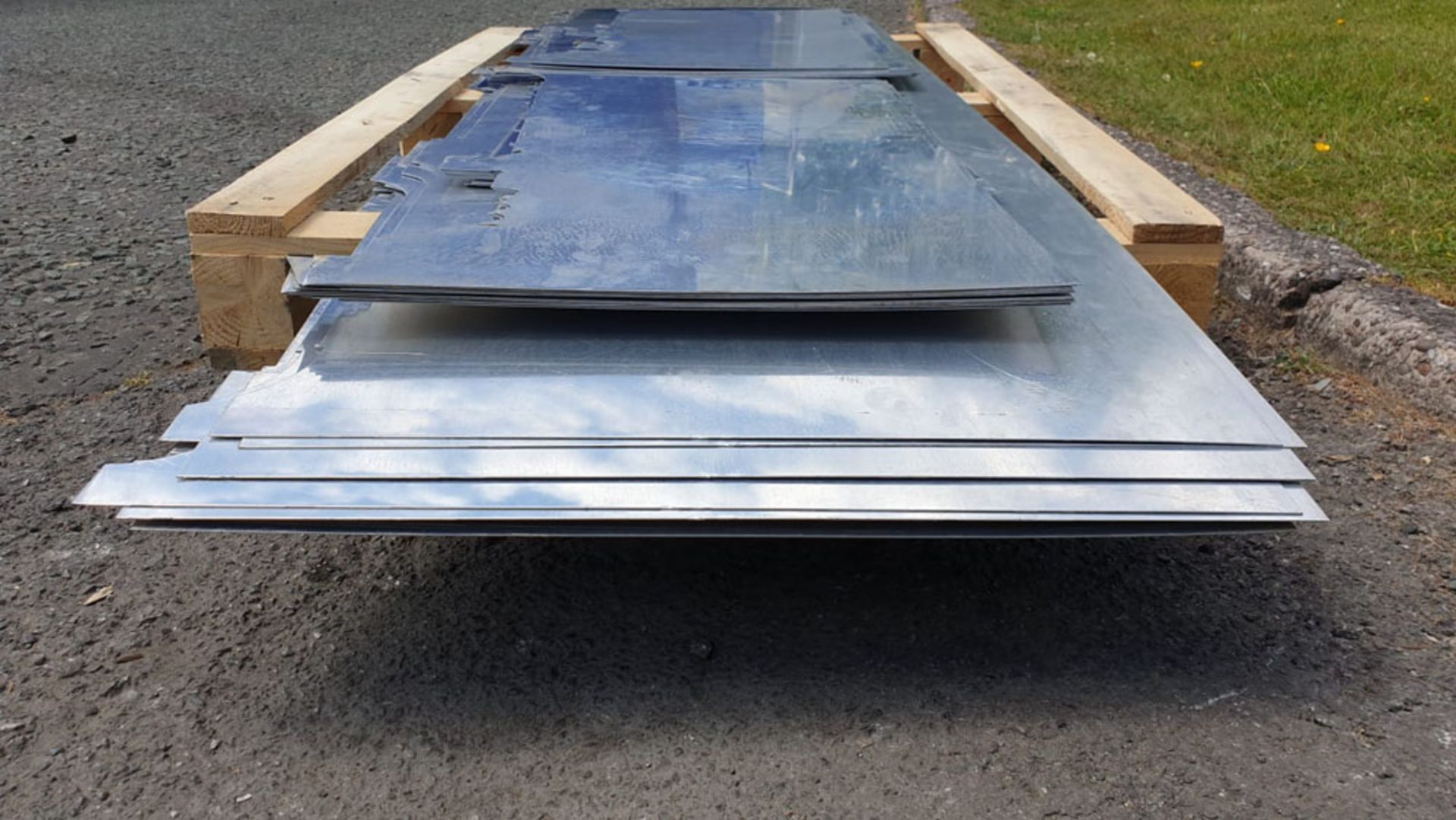 Quantity of Aluminium Sheet. Various Sizes and Thicknesses. - Image 5 of 7