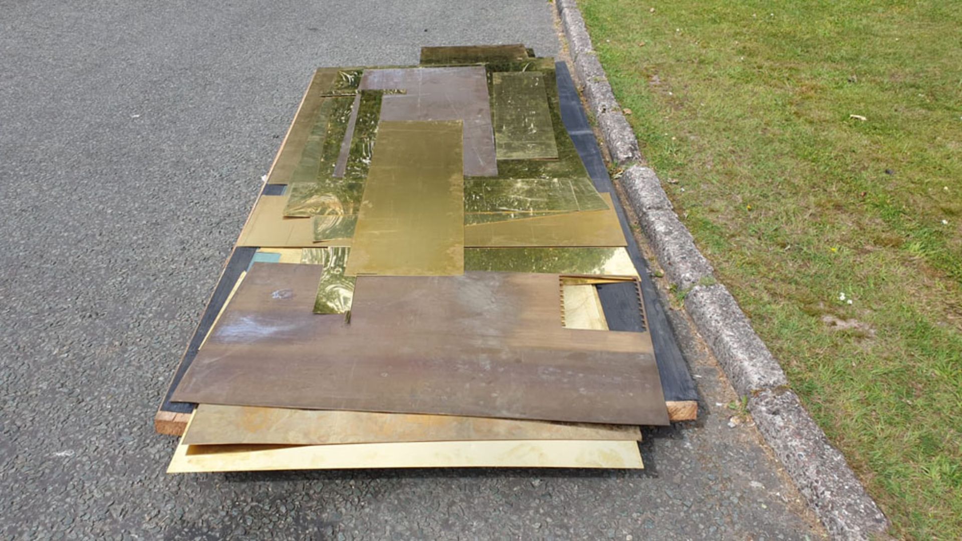 Quantity of Brass Sheet. Various Sizes and Thicknesses. Total weight 210KG Including Pallet. - Image 5 of 5