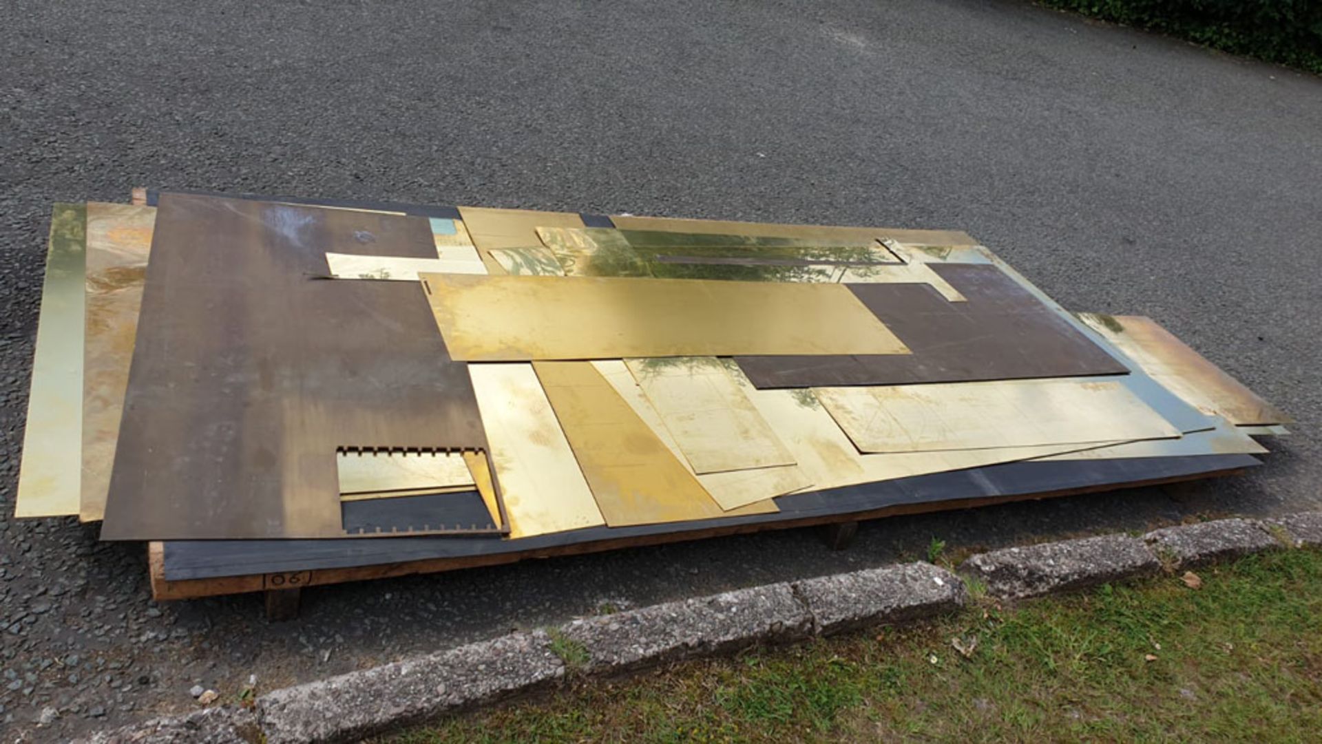 Quantity of Brass Sheet. Various Sizes and Thicknesses. Total weight 210KG Including Pallet. - Image 3 of 5