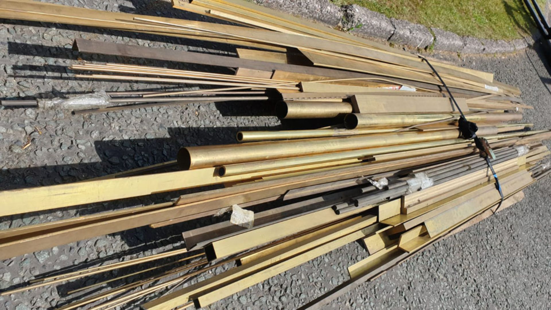 Quantity of Brass Lengths. Includes Box Section, Tube, Various Round and Flat Bar, Angle, Etc. - Image 6 of 9
