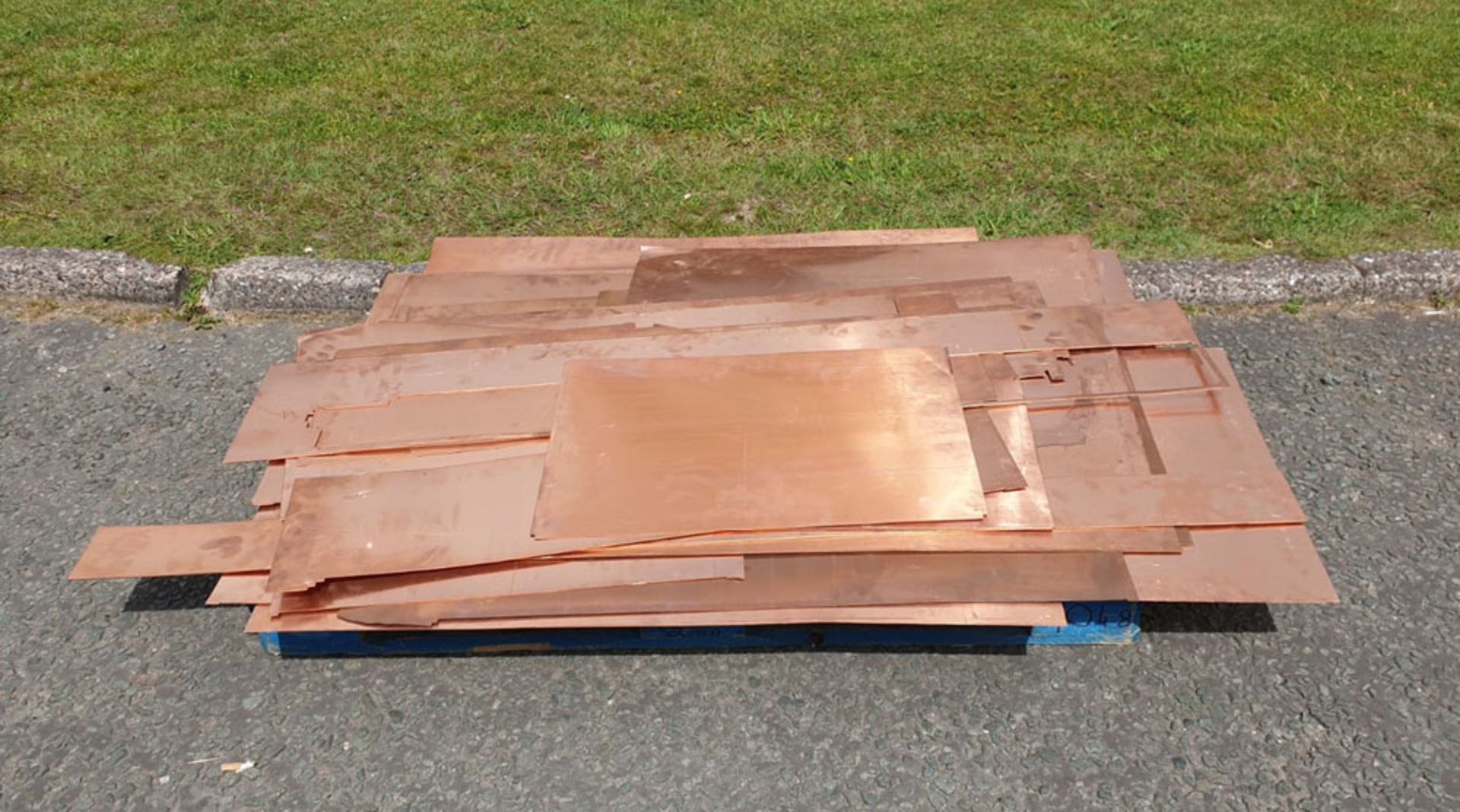 Quantity of Copper Sheet. Various Sizes and Thicknesses. Total weight 120KG Including Pallet.