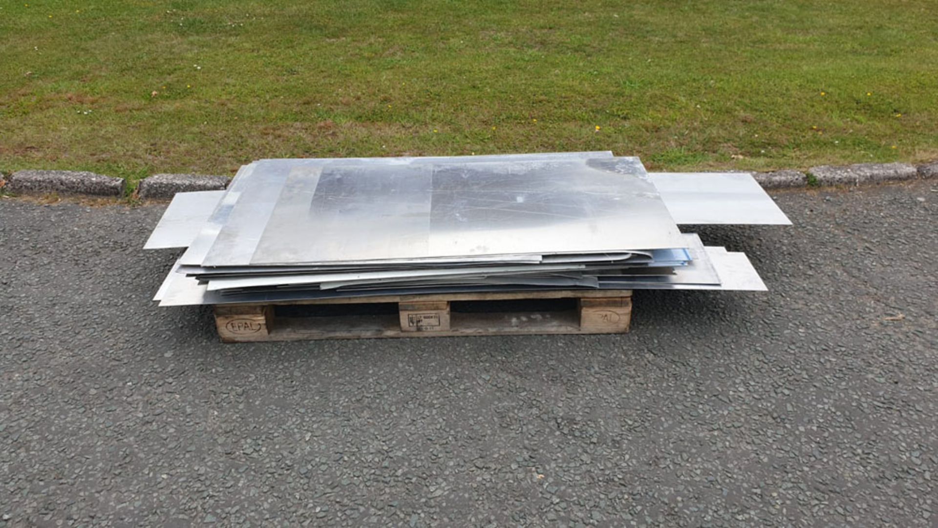 Quantity of Aluminium Sheet. Various Sizes and Thicknesses.