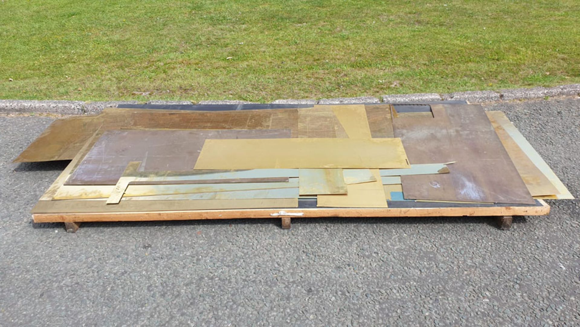 Quantity of Brass Sheet. Various Sizes and Thicknesses. Total weight 210KG Including Pallet. - Image 2 of 5