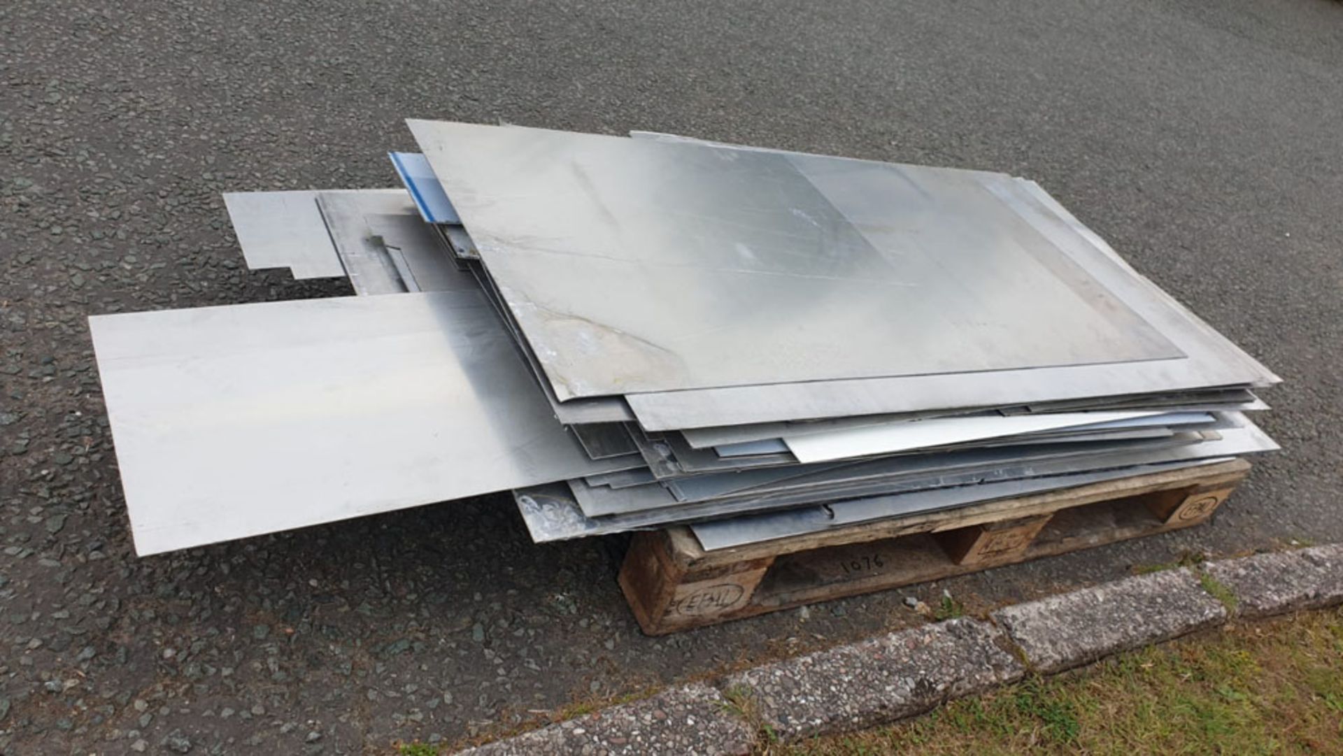 Quantity of Aluminium Sheet. Various Sizes and Thicknesses. - Image 4 of 8