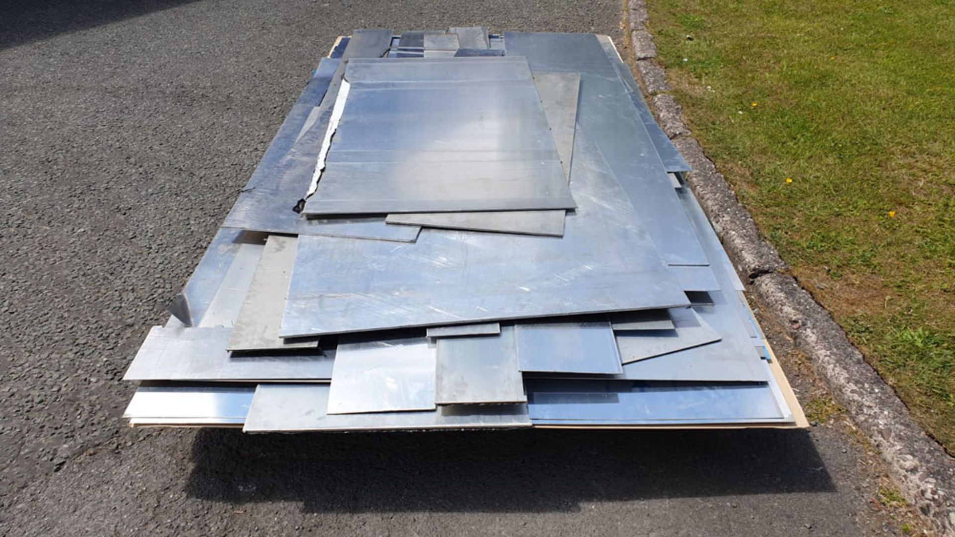 Quantity of Aluminium Sheet. Various Sizes and Thicknesses. - Image 3 of 6