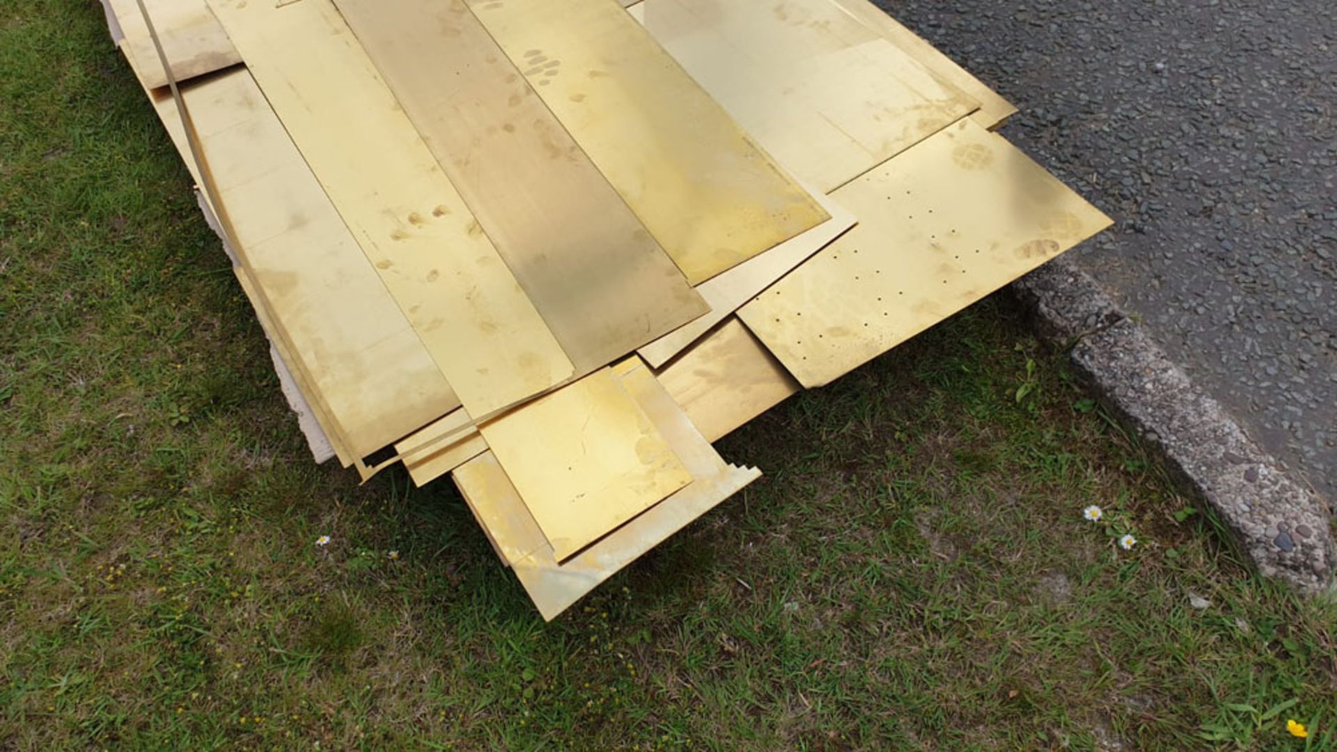 Quantity of Brass Sheet. Approx 18 Sheets of Various Sizes. 1.2mm Thickness. - Image 5 of 6