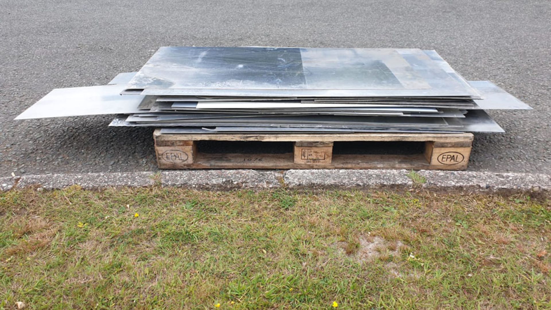 Quantity of Aluminium Sheet. Various Sizes and Thicknesses. - Image 5 of 8