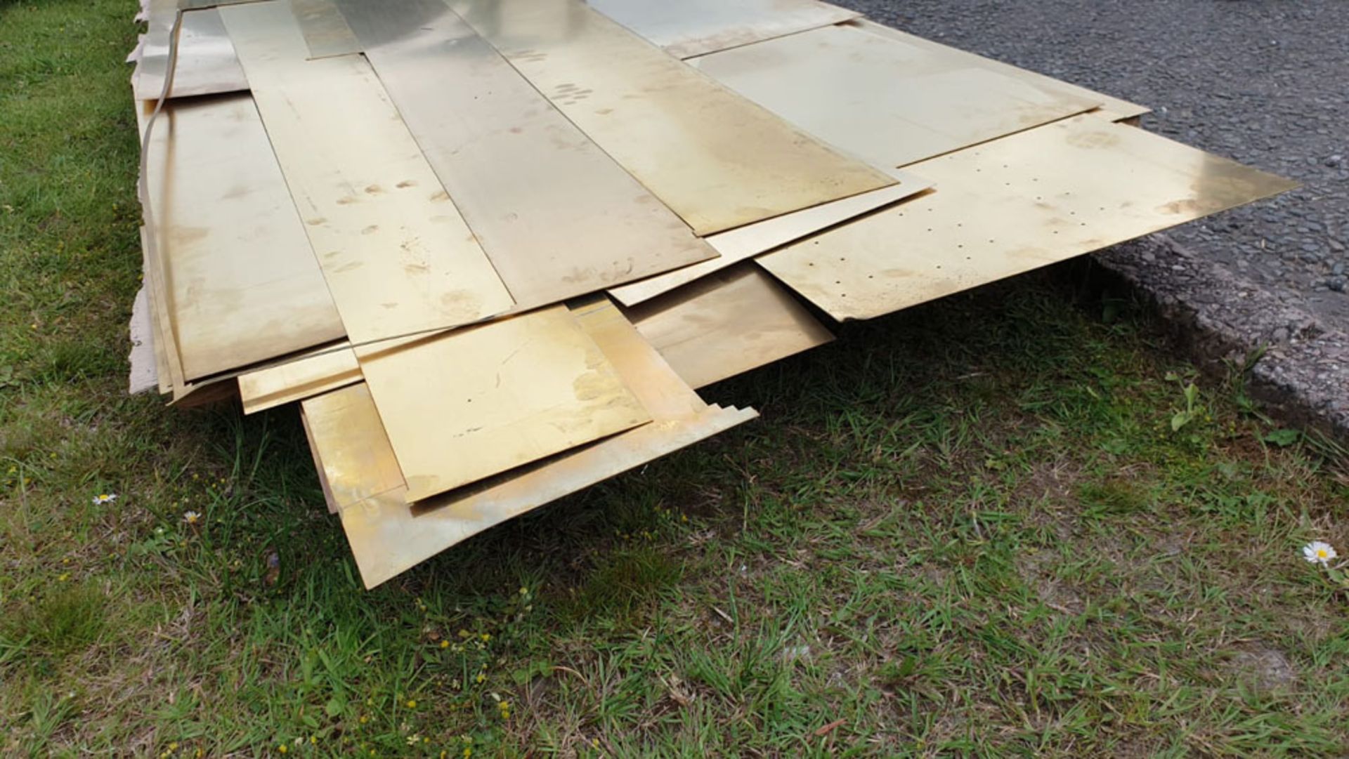 Quantity of Brass Sheet. Approx 18 Sheets of Various Sizes. 1.2mm Thickness. - Image 3 of 6