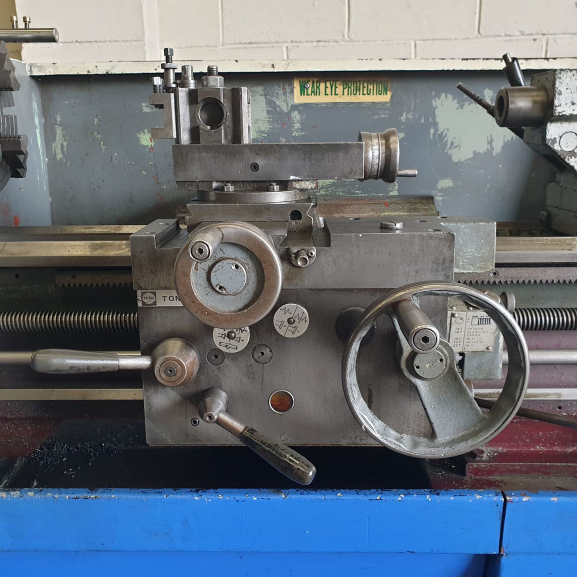 Colchester Triumph 2000 Centre Lathe. Swing Over Bed 15". Between Centres 40". Spindle Bore 2 1/8". - Image 5 of 7