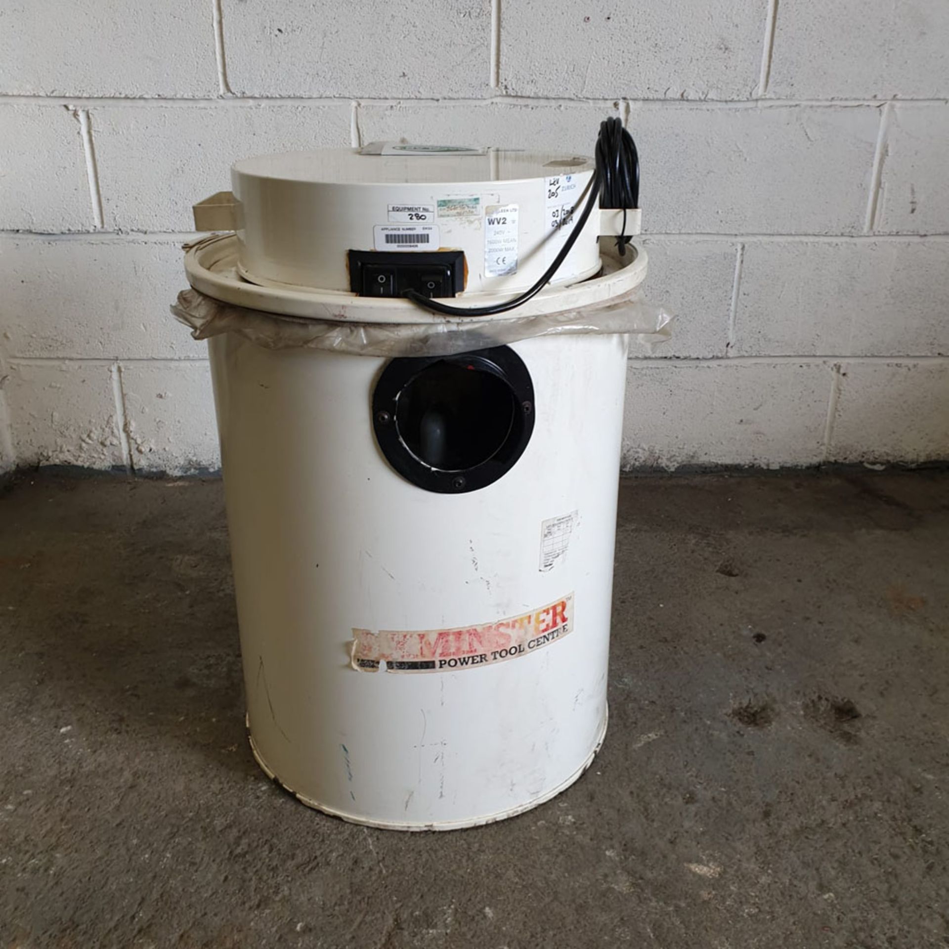 Axminster WV2 Dust Extractor. 240V. Max Power 2000W.