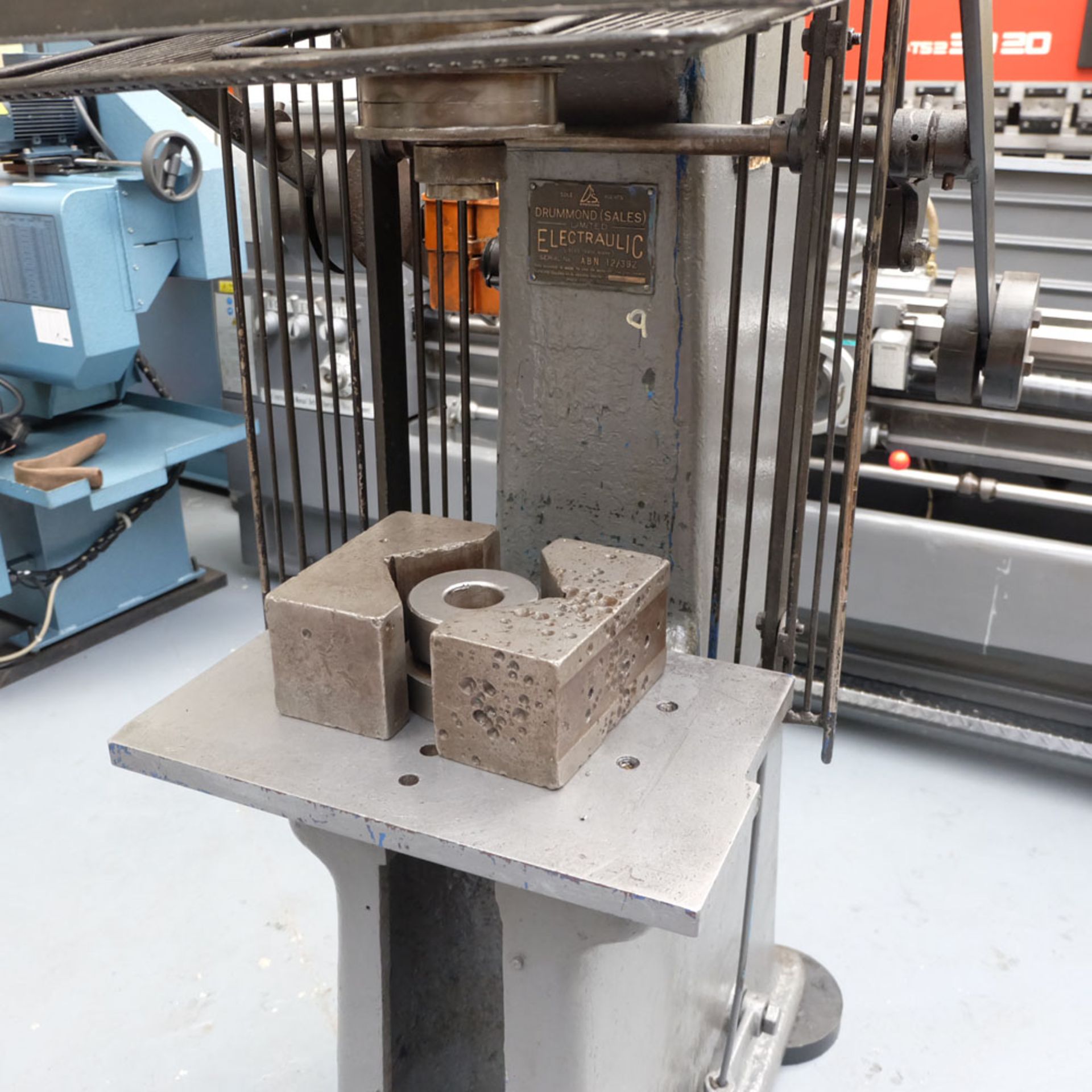 Drummond Vertical Hydraulic Power Press. Throat 9". Daylight 16". Stroke Approx 24". - Image 4 of 7