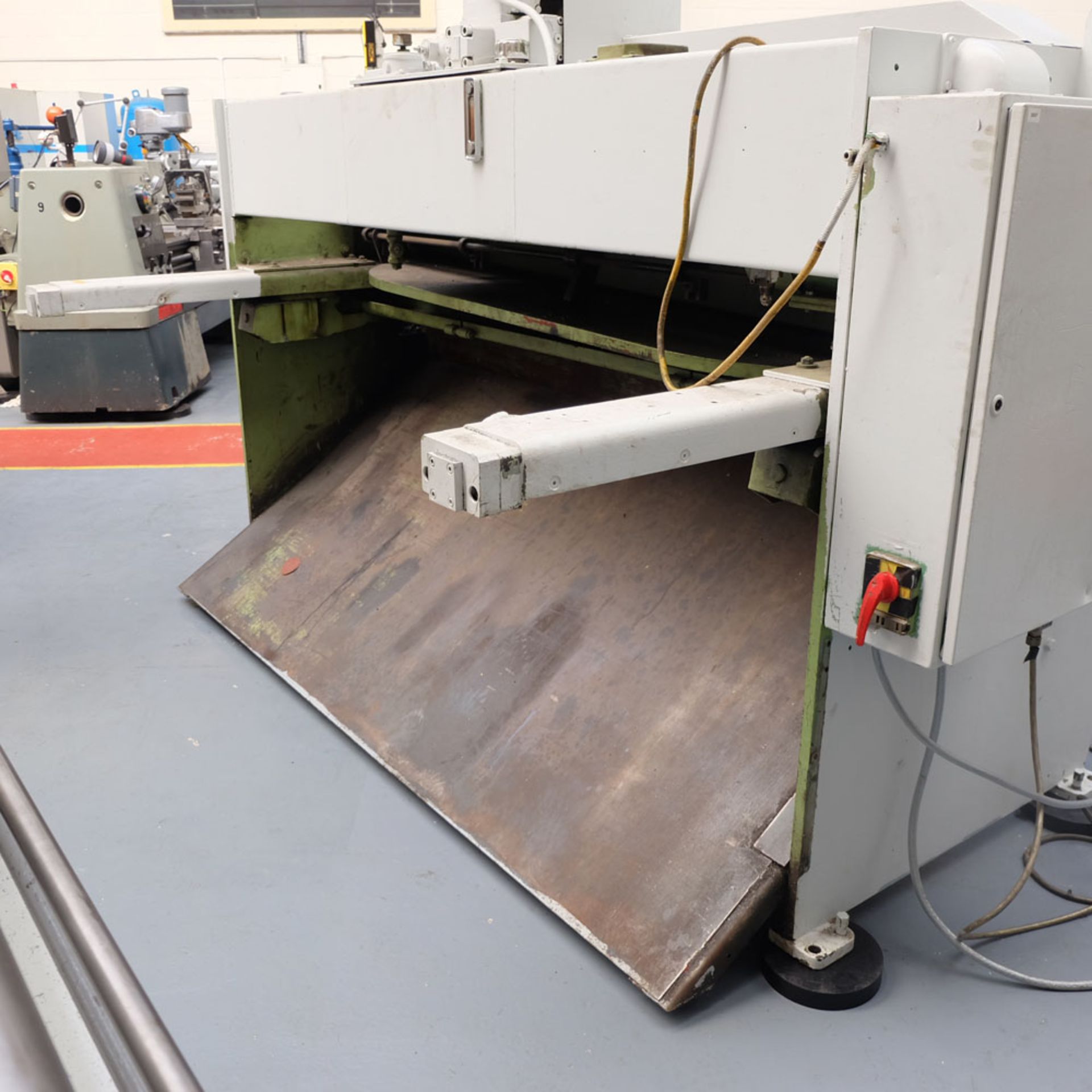 SMT - Pullmax Ursviken Type US 125 Hydraulic Power Guillotine. Capacity: 2500mm x 6mm. - Image 8 of 8