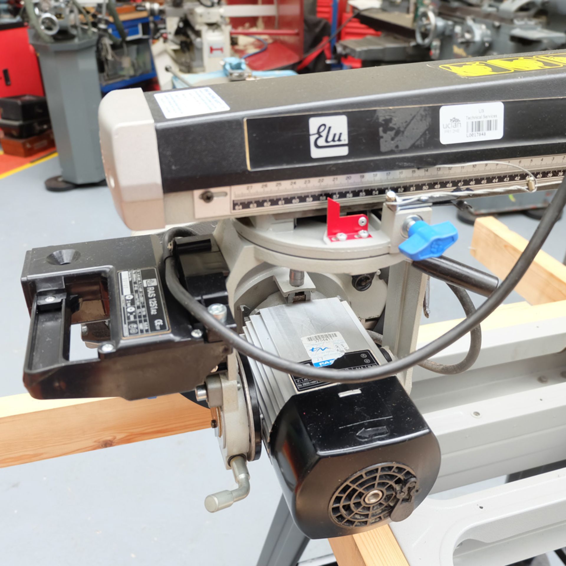 Elu RAS 12S/A2 Radial Arm Cross Cut Wood Saw. - Image 4 of 7