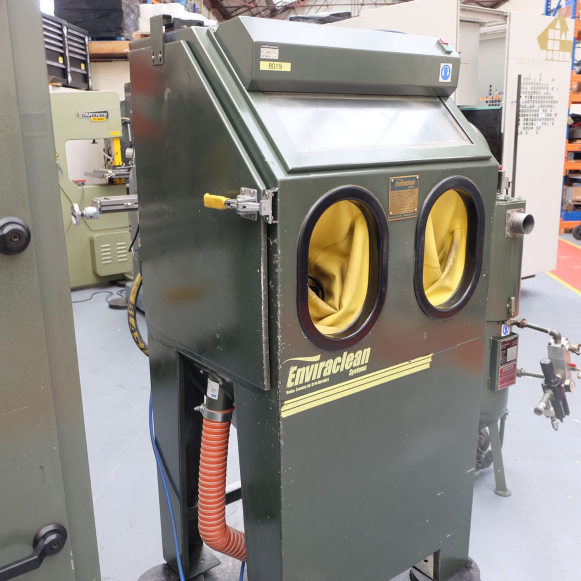 Hodge Clemco Enviraclean Type IND 800 Comp XL Pressure Blast Cabinet. - Image 4 of 10