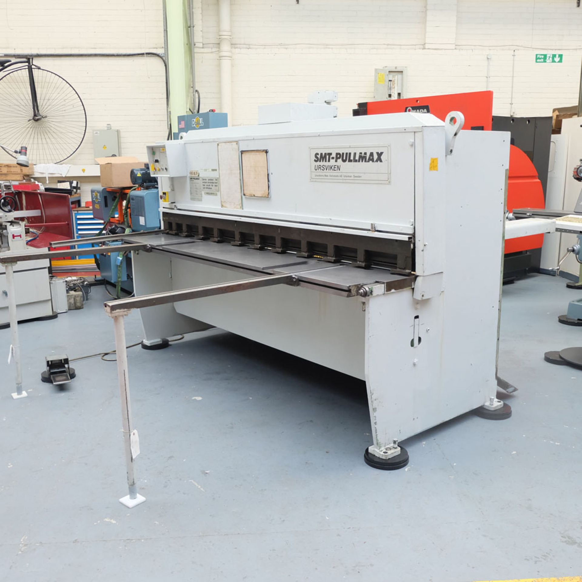 SMT - Pullmax Ursviken Type US 125 Hydraulic Power Guillotine. Capacity: 2500mm x 6mm. - Image 3 of 8