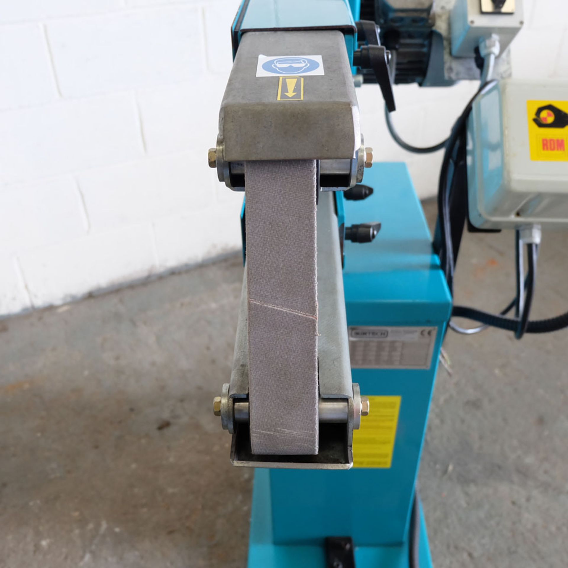 Suretech / Fintec Type 420 Flexible Band Pedestal Tilting Band Linisher. - Image 2 of 8