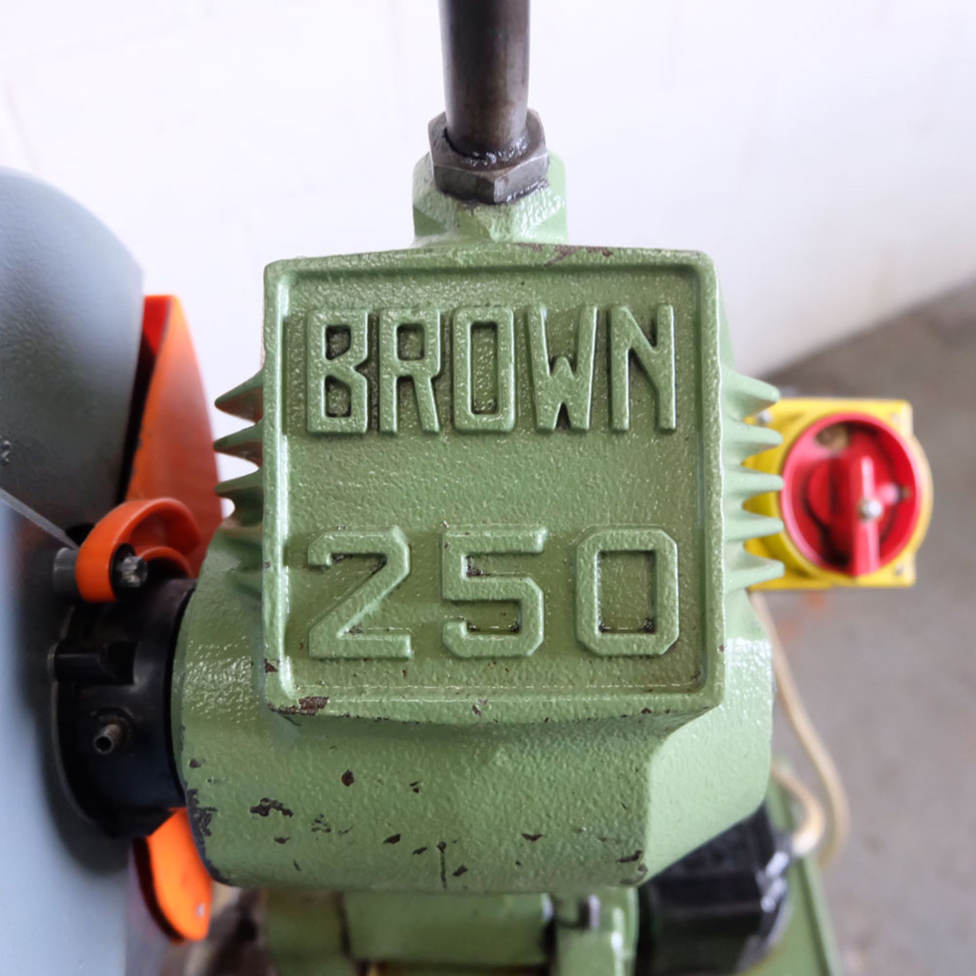 Pedrazzoli Brown 250 Pull Down Circular Cut Off Saw on Base. - Image 4 of 8