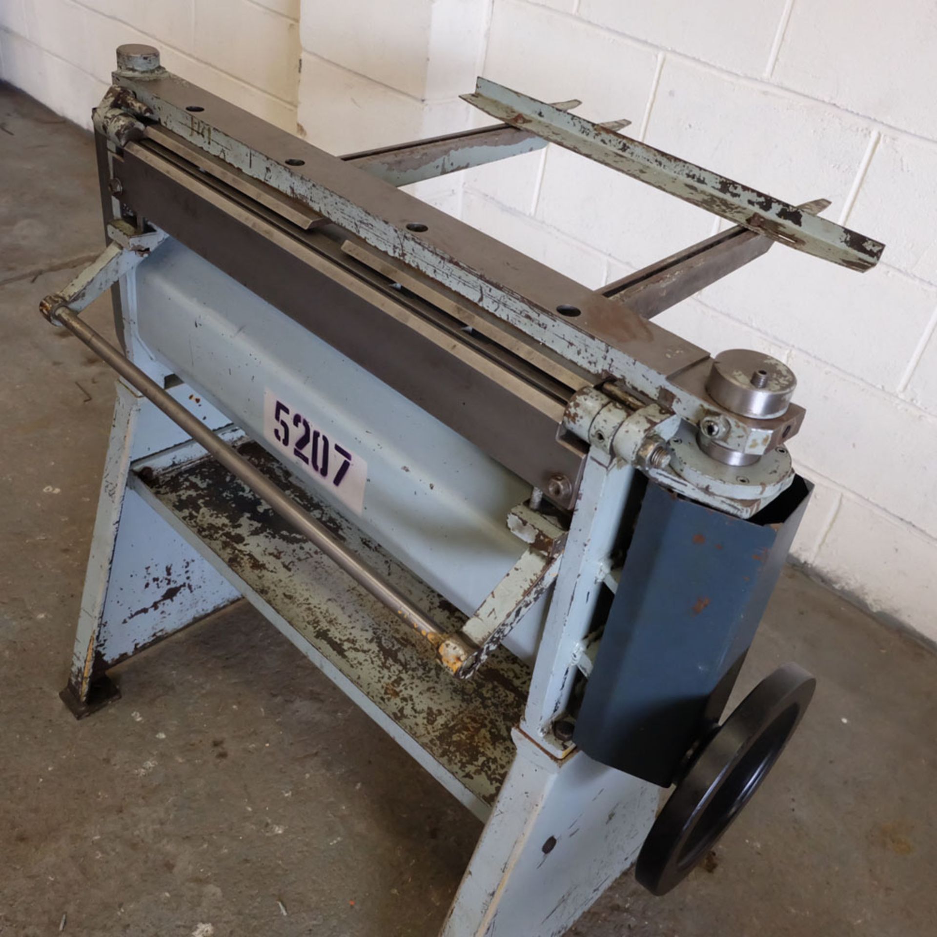 Edwards Model 25 S/B Manual Sheet Metal Folding Machine. - Image 3 of 7