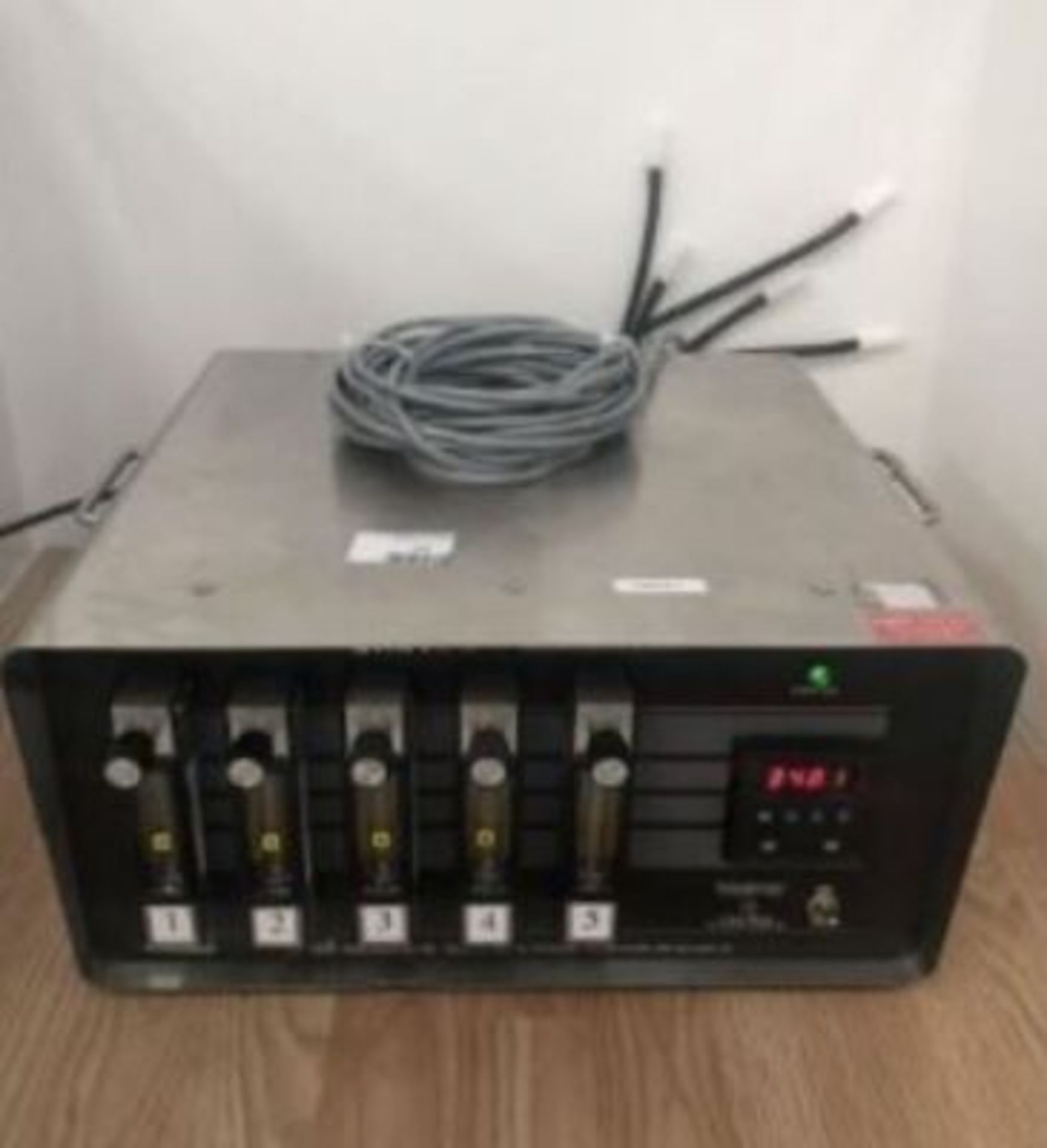 Vai Valtech Associates Model SMA-CC-5 Vacuum Control Unit - - S/N VCC5-1033