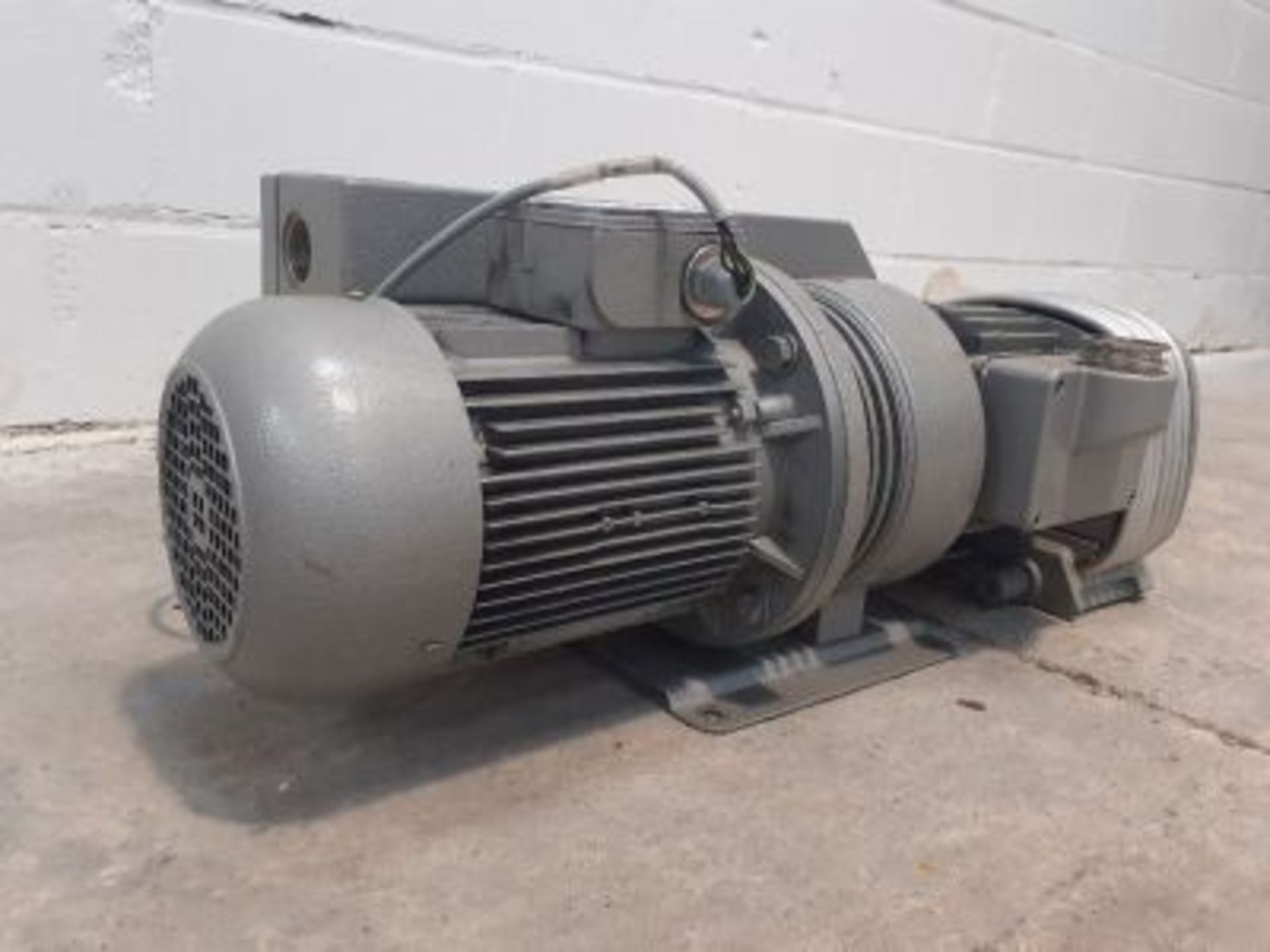 Elmo Rietschle Type VCAH 100 Vacuum Pump S/N2325559 - Image 4 of 5