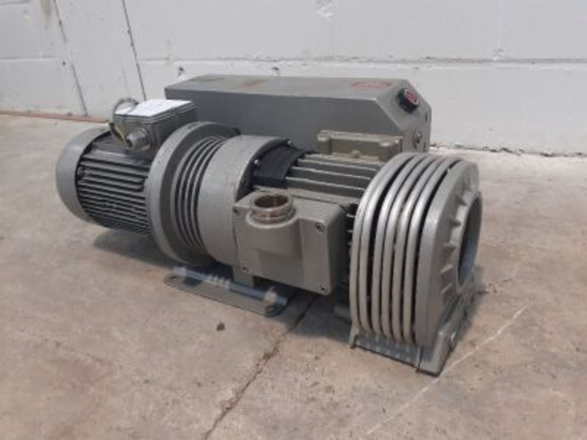 Elmo Rietschle Type VCAH 100 Vacuum Pump S/N2325559 - Image 3 of 5