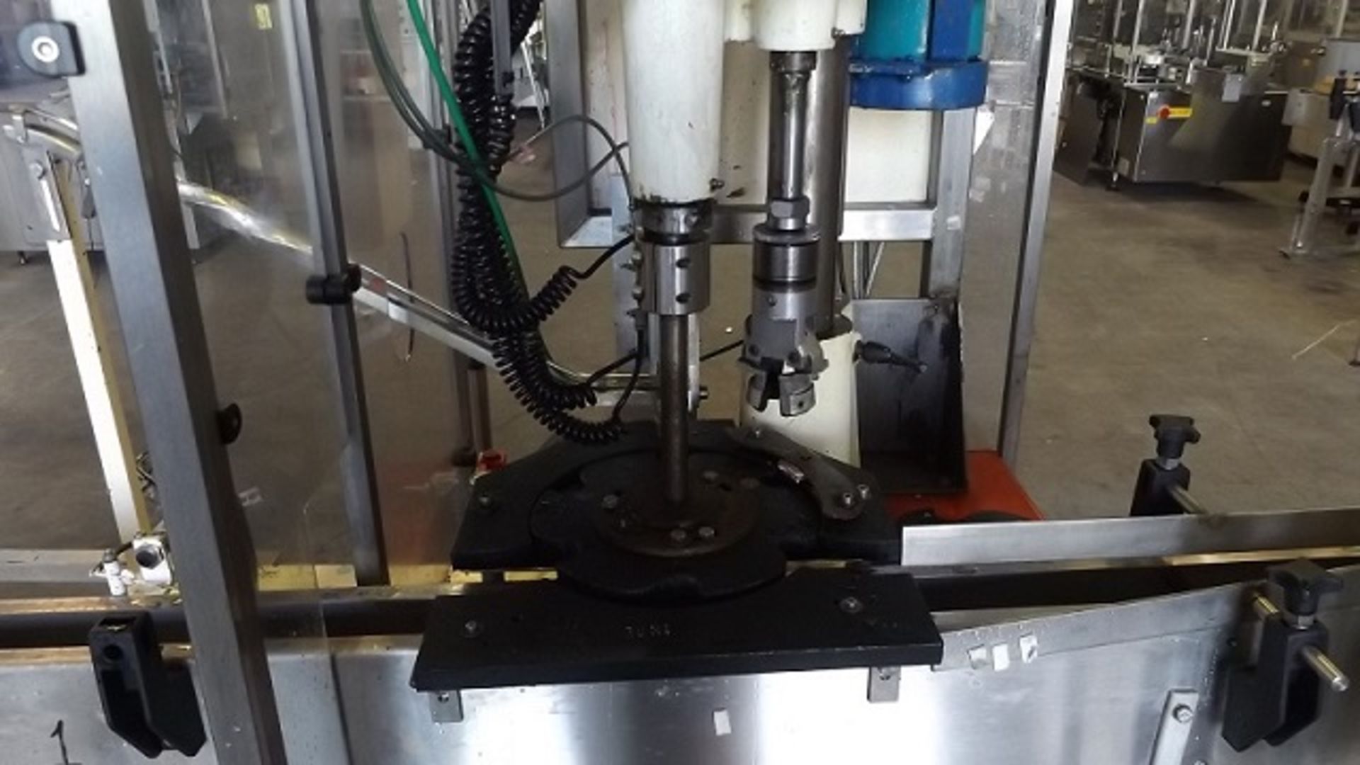 Single head screw capper with vacuum pick and place system. - Image 6 of 6