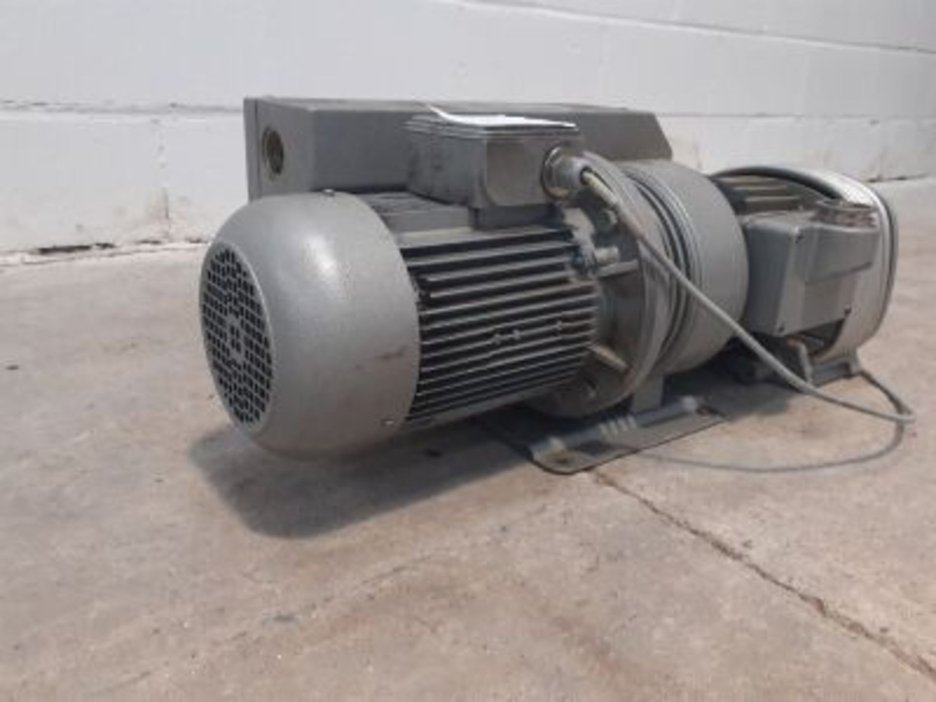 Elmo Rietschle Type VCAH 100 Vacuum Pump S/N2325562 - Image 3 of 4