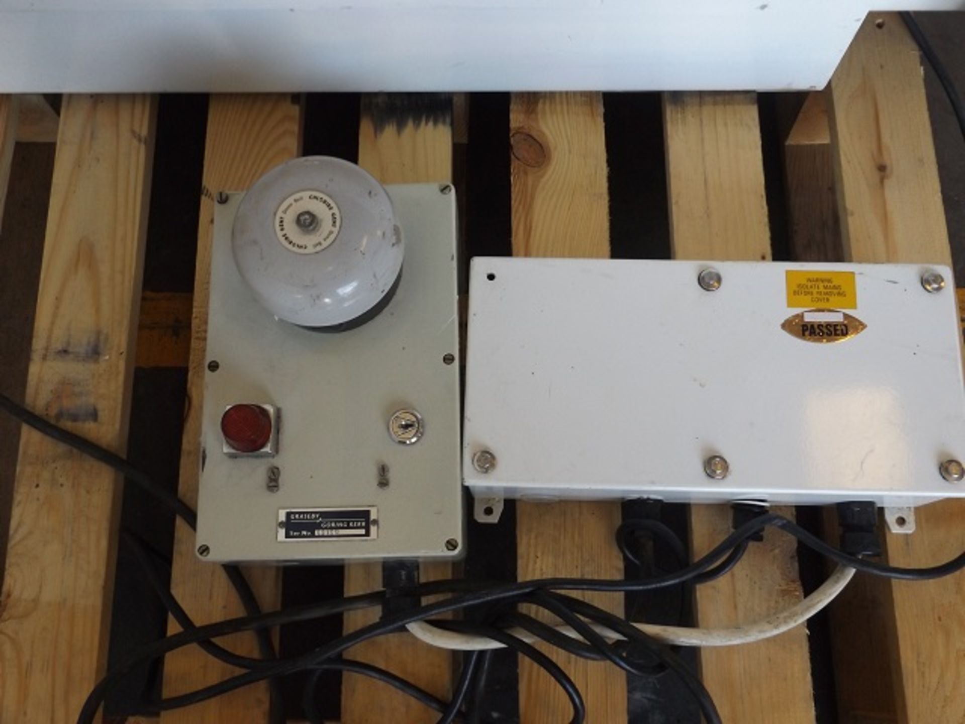 Goring Kerr model TEK 21 horizontal metal detector - Image 4 of 4