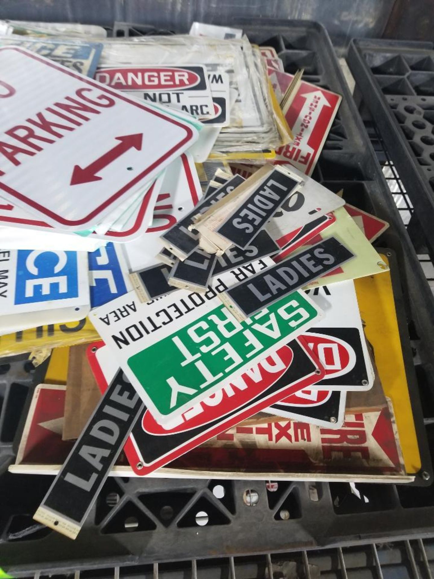 Pallet of assorted safety signs. - Image 2 of 6