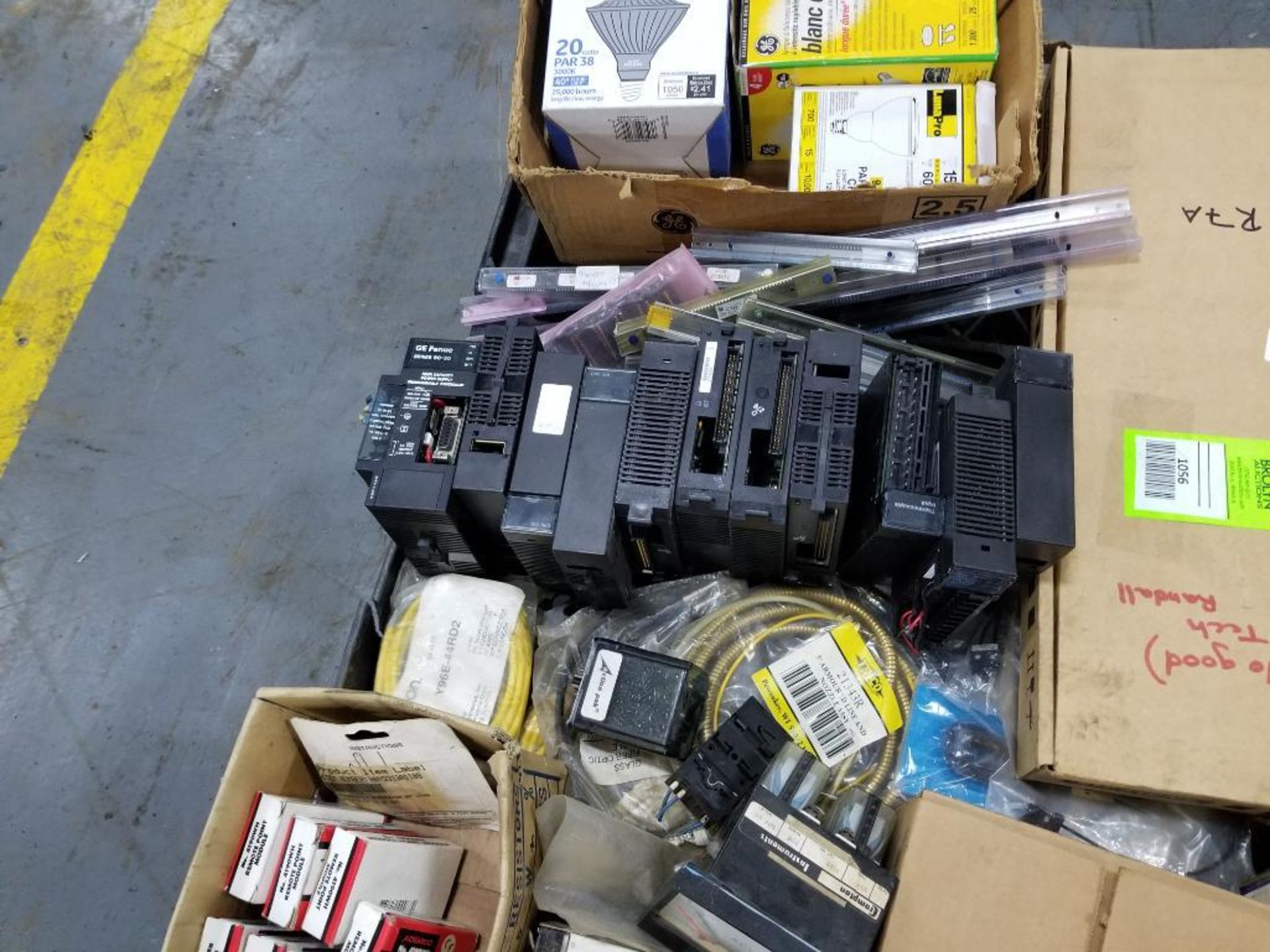 Pallet of assortet electrical and parts. - Image 7 of 10