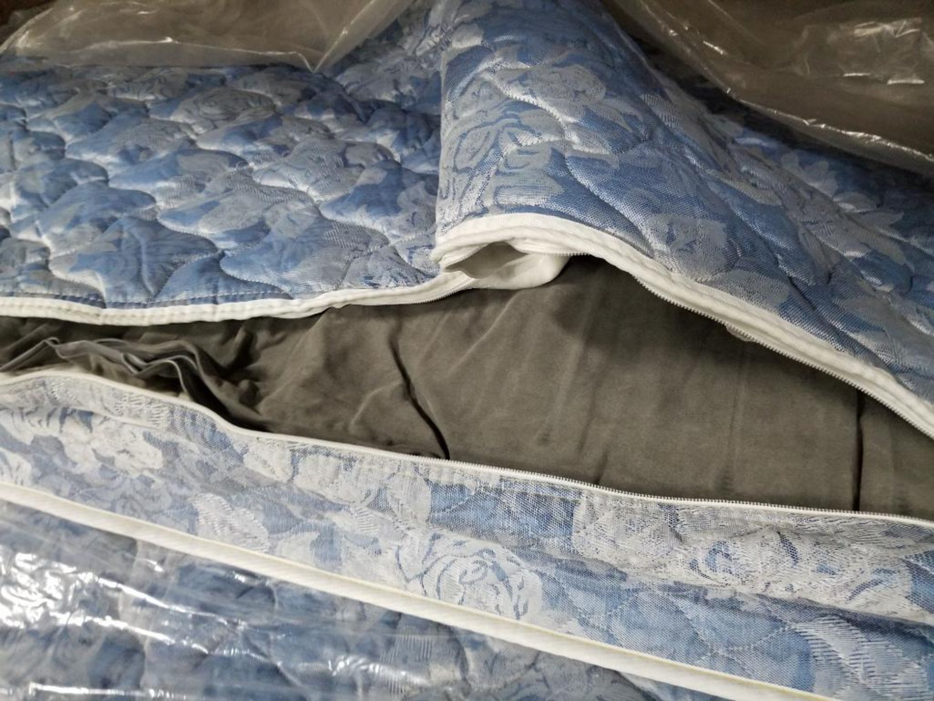 Qty 4 - 52" full size Flexsteel air mattress. Majestic Air Coil. new. - Image 6 of 6