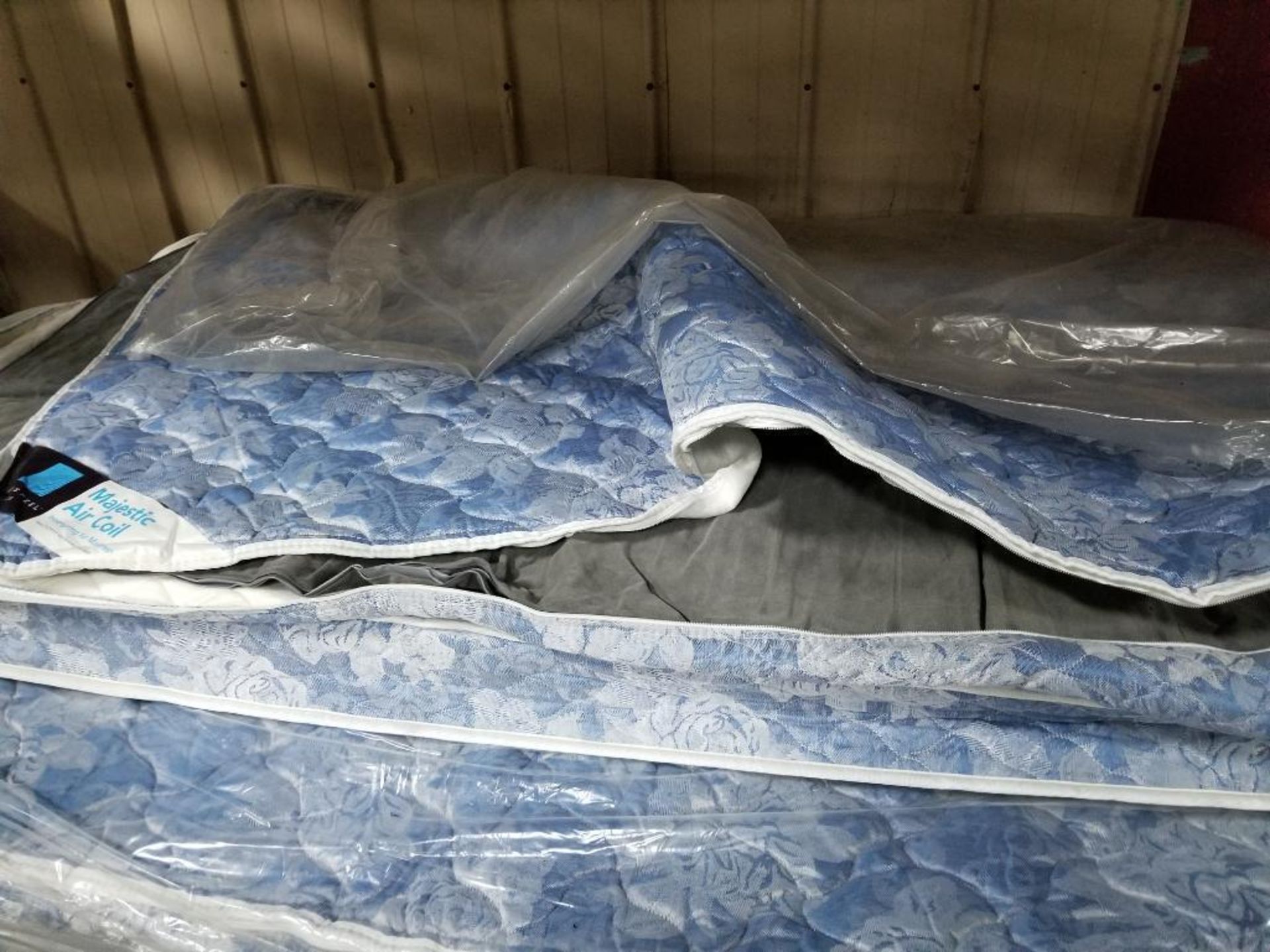 Qty 5 - 52" full size Flexsteel air mattress. Majestic Air Coil. new. - Image 3 of 4