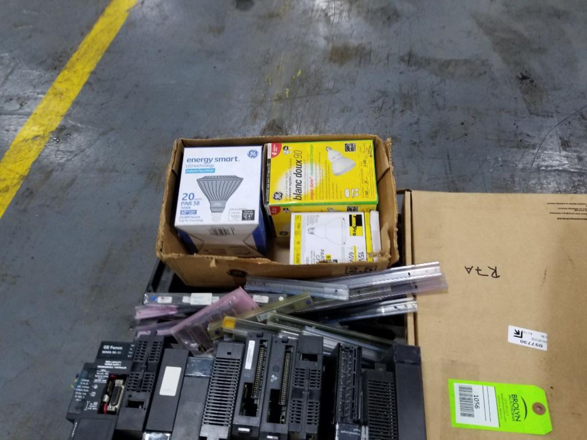 Pallet of assortet electrical and parts. - Image 8 of 10
