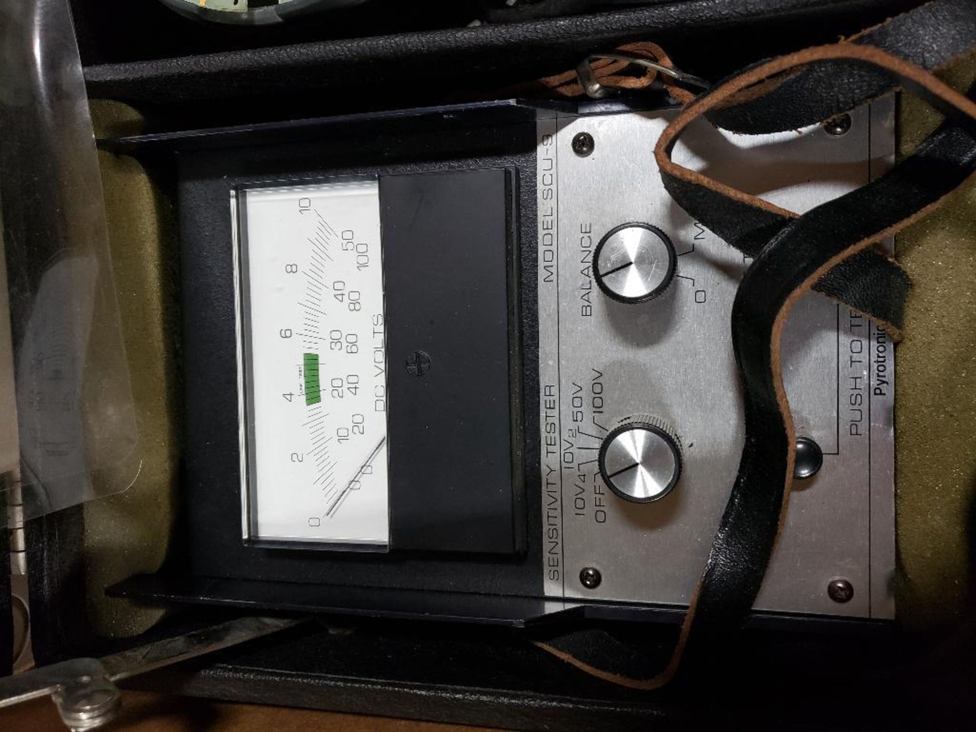 Pyrotronics sensitivity test set. Model SCU-9. - Image 3 of 7