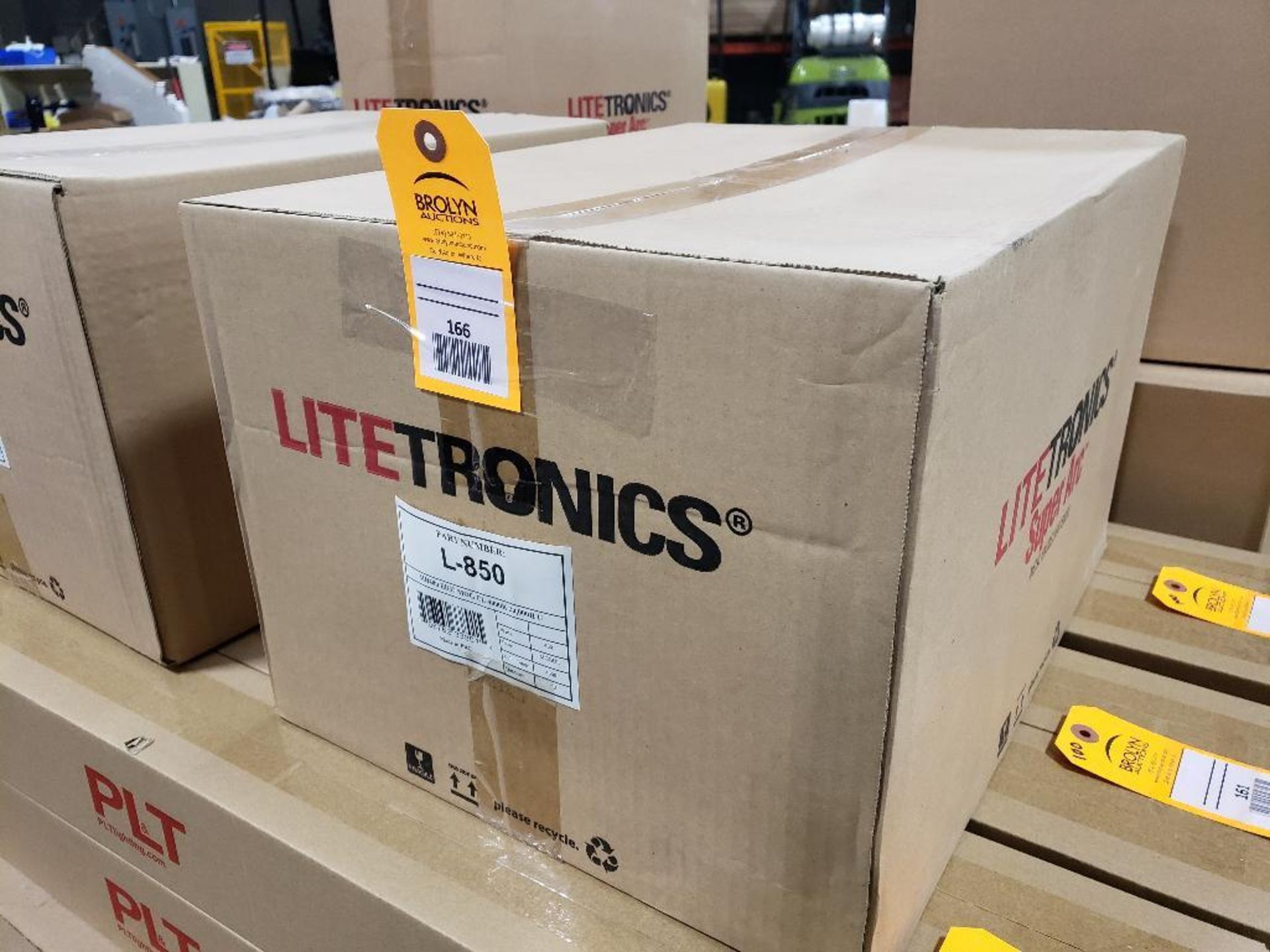 Qty 12 - Litetronics bulb. 400 watt metal halide. Part number L-850. New in bulk box.