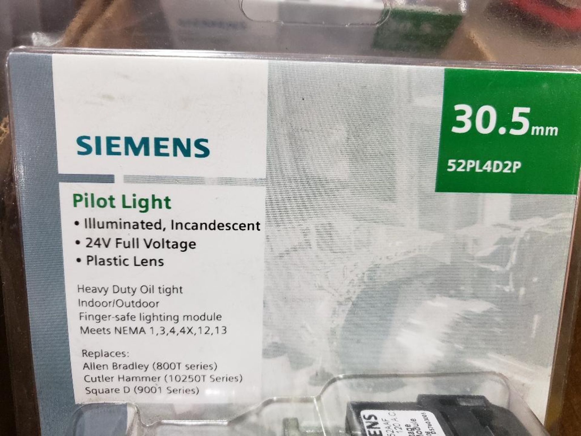 Qty 4 - Siemens pilot light. Part number 52PL4D2P. New in package. - Image 3 of 3